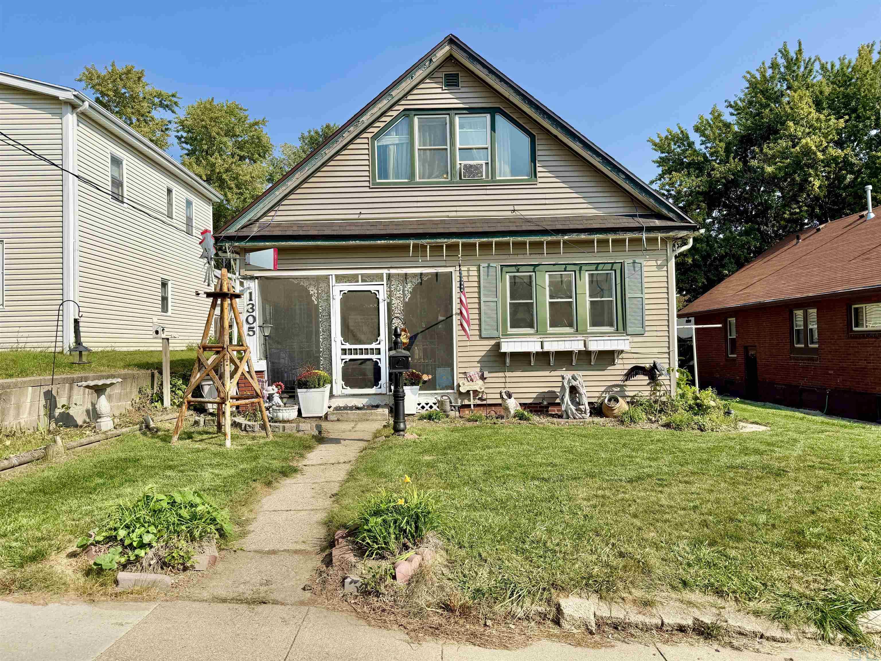 1305 HILL AVE, Sioux City, IA 51104 