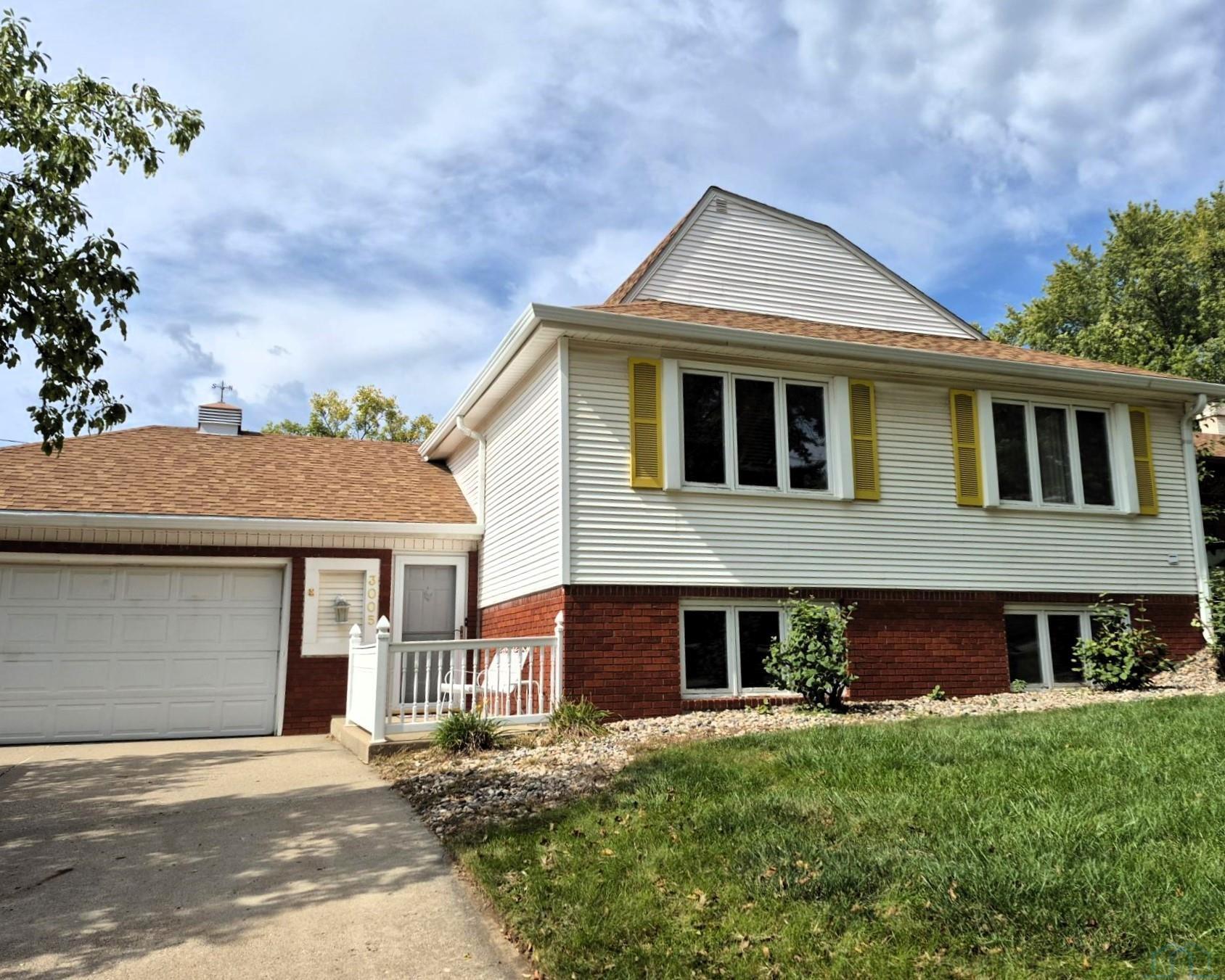 3005 NORMAN DR, Sioux City, IA 51104 