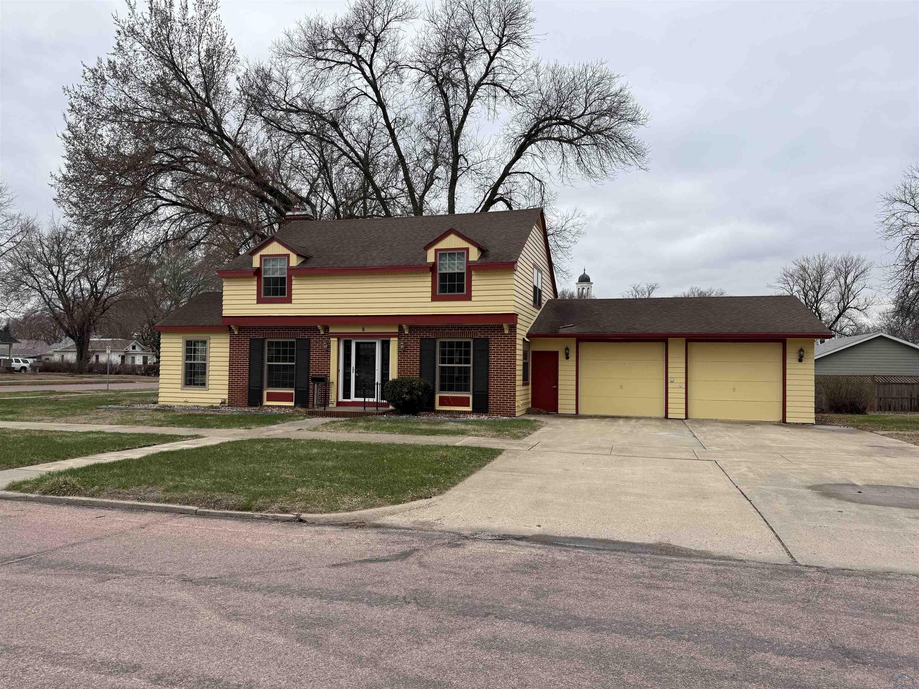 8 Yale N, Vermillion, SD 57069 