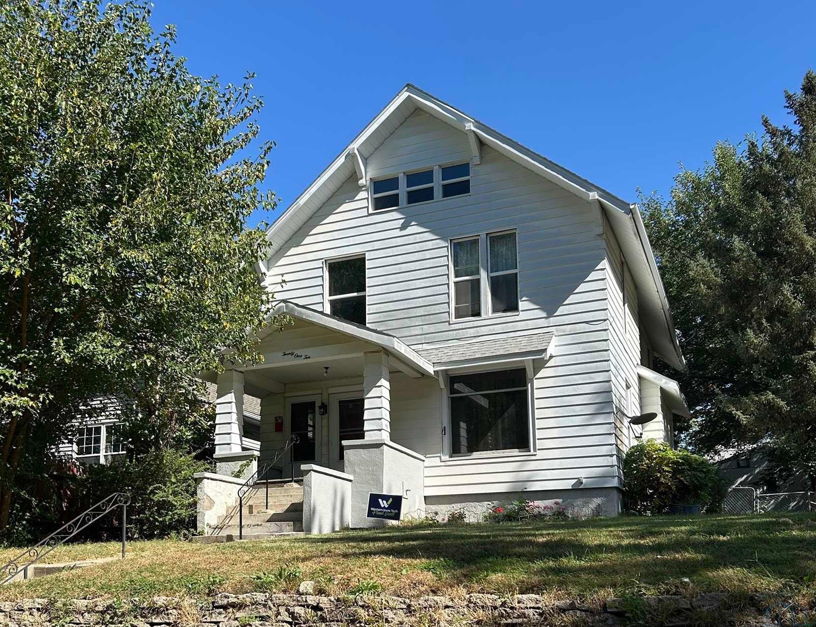 2110 DOUGLAS ST, Sioux City, IA 51104 