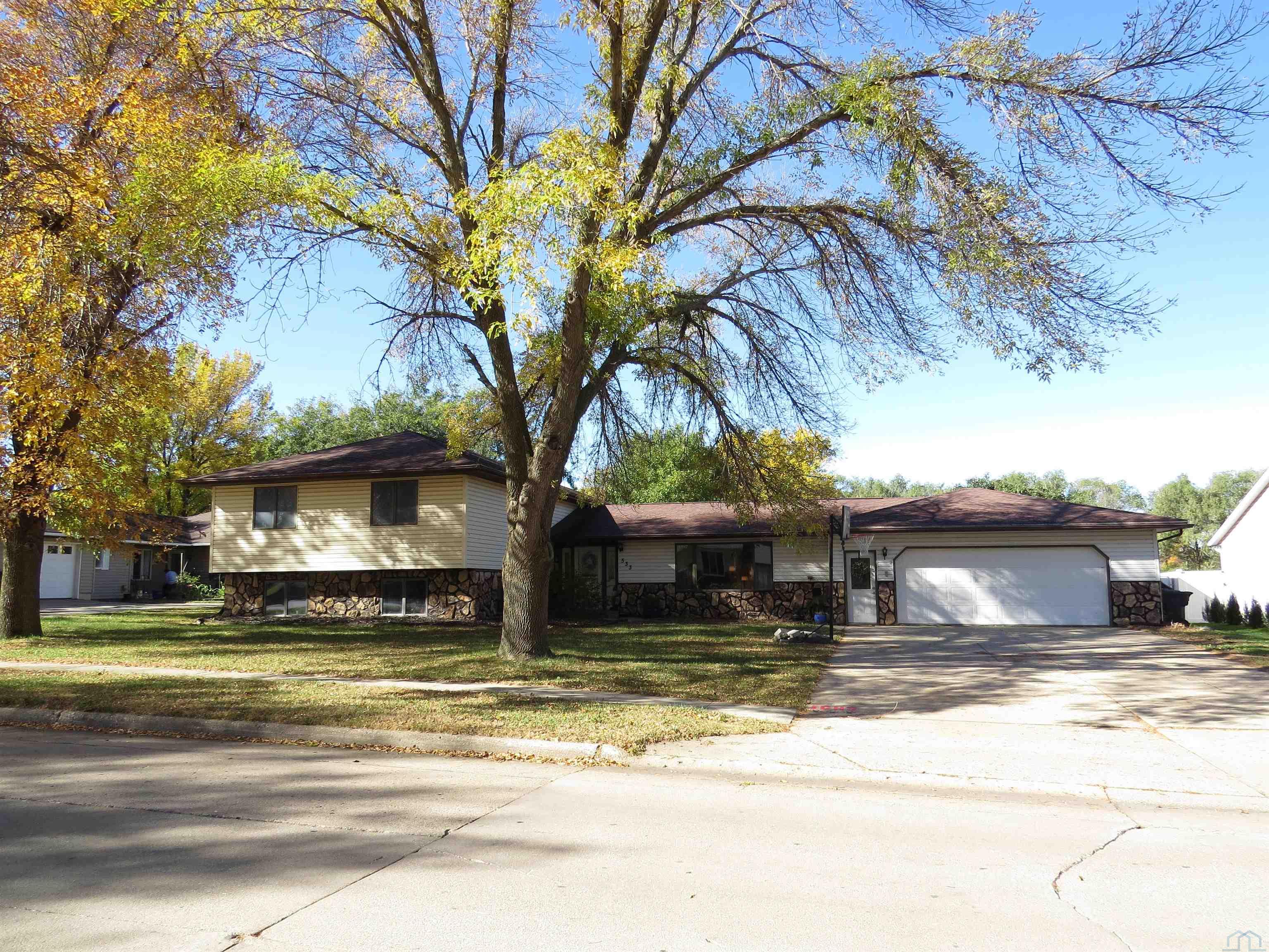 533 12th Ave. SW, LeMars, IA 51031 