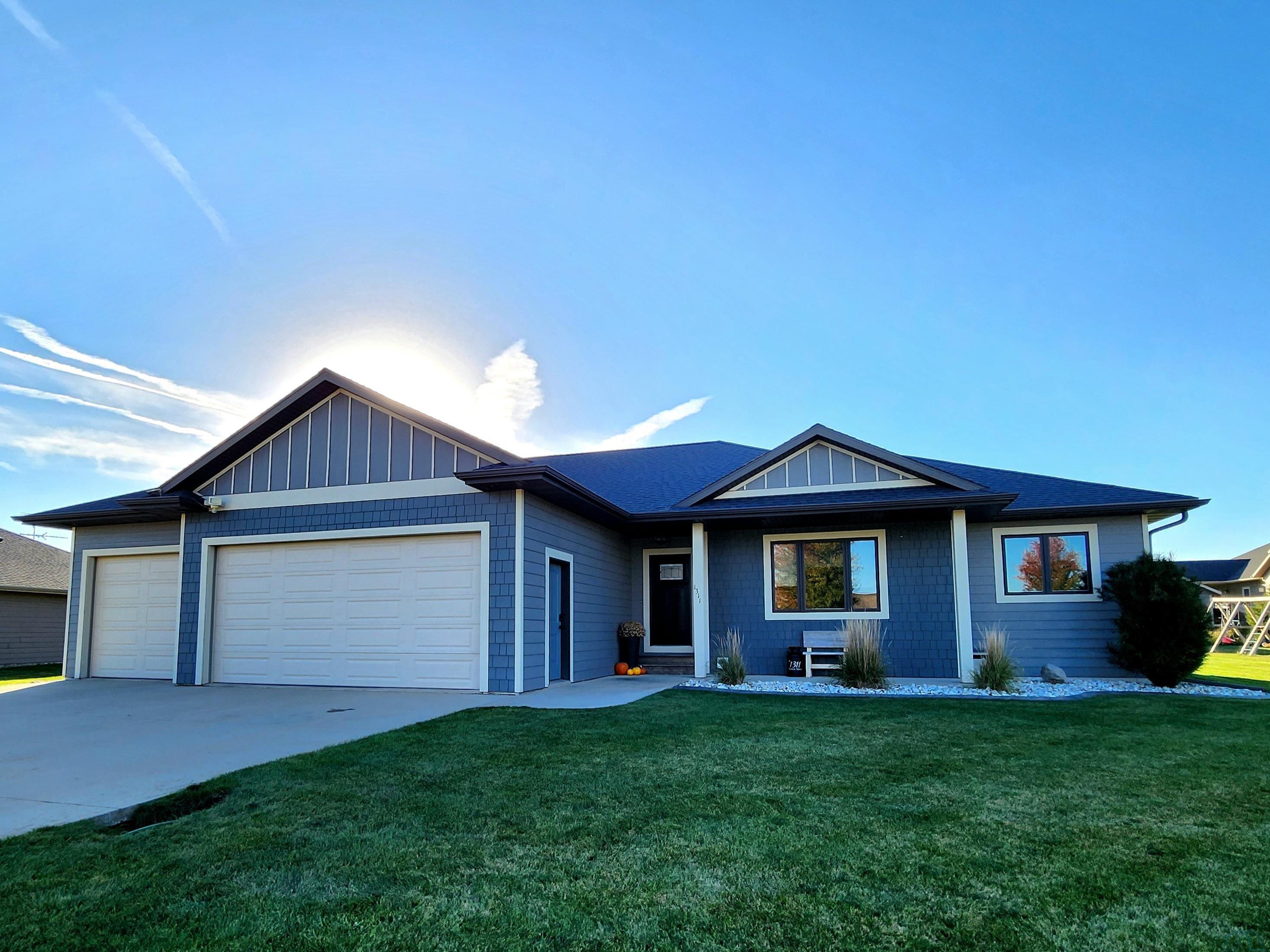 1311 Aspen St., Hull, IA 51239 