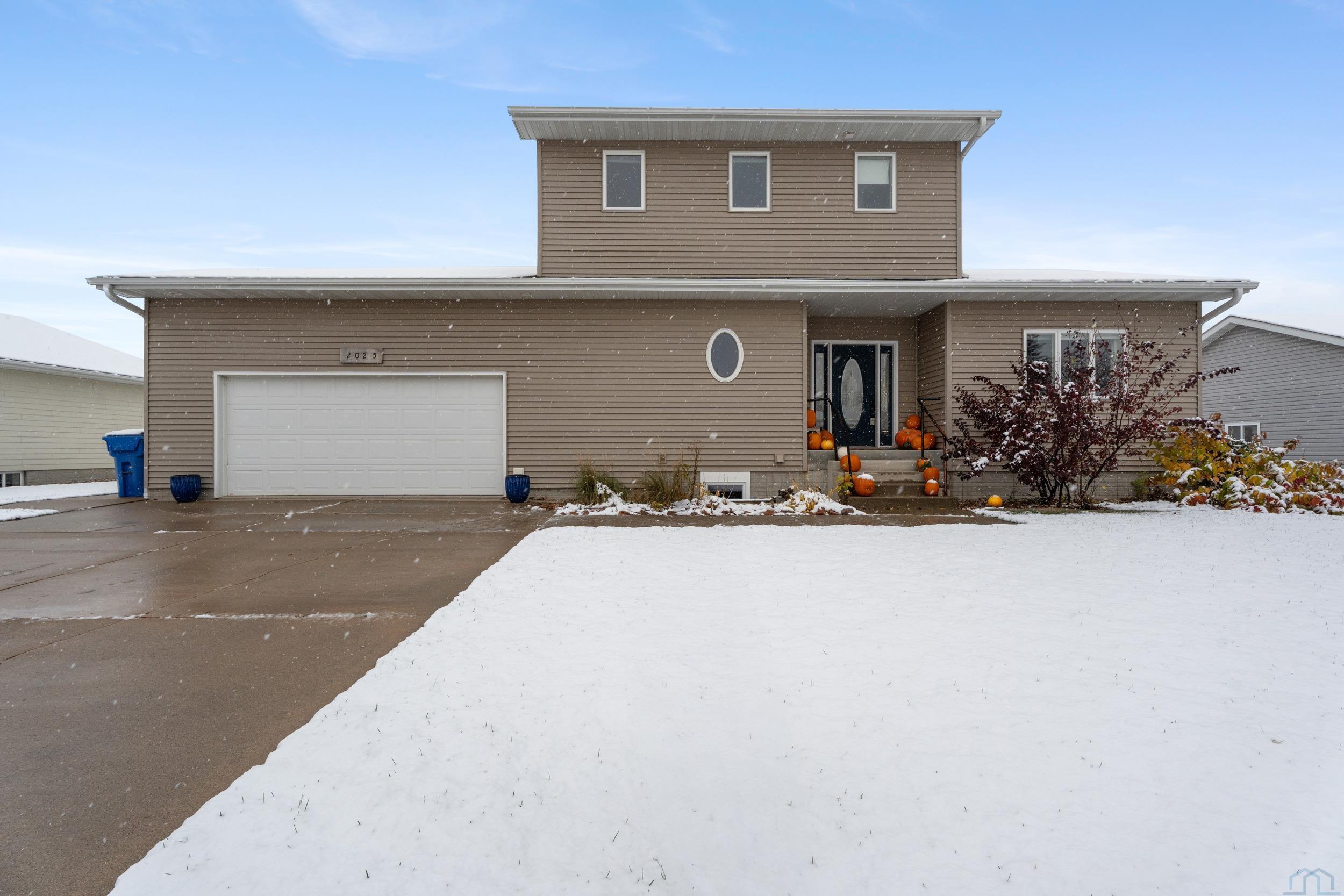 2025 Augusta Dr, Vermillion, SD 57069 