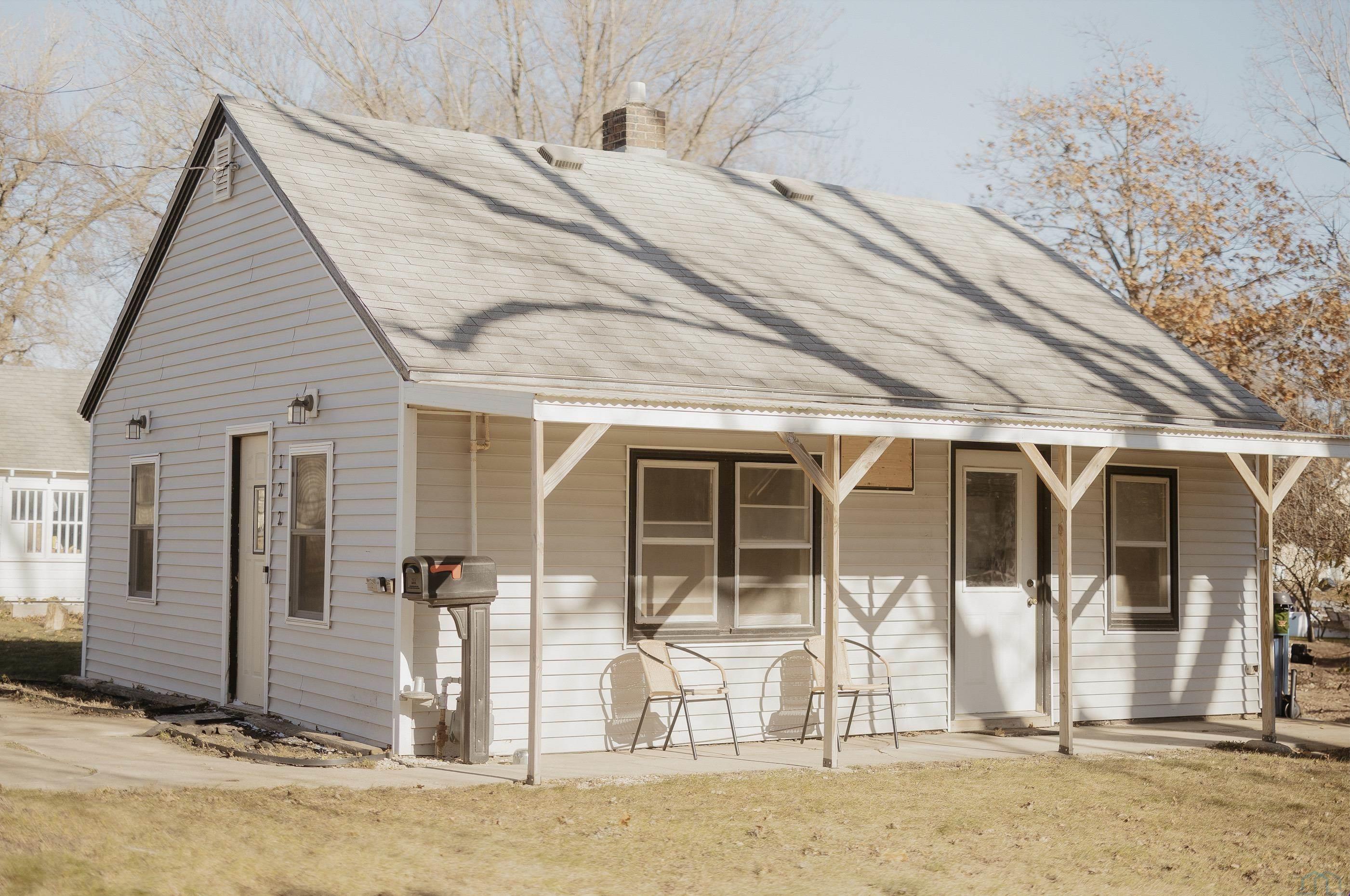 122 1ST AVE SE						  						 , Sioux Center						 , IA						  51250						  