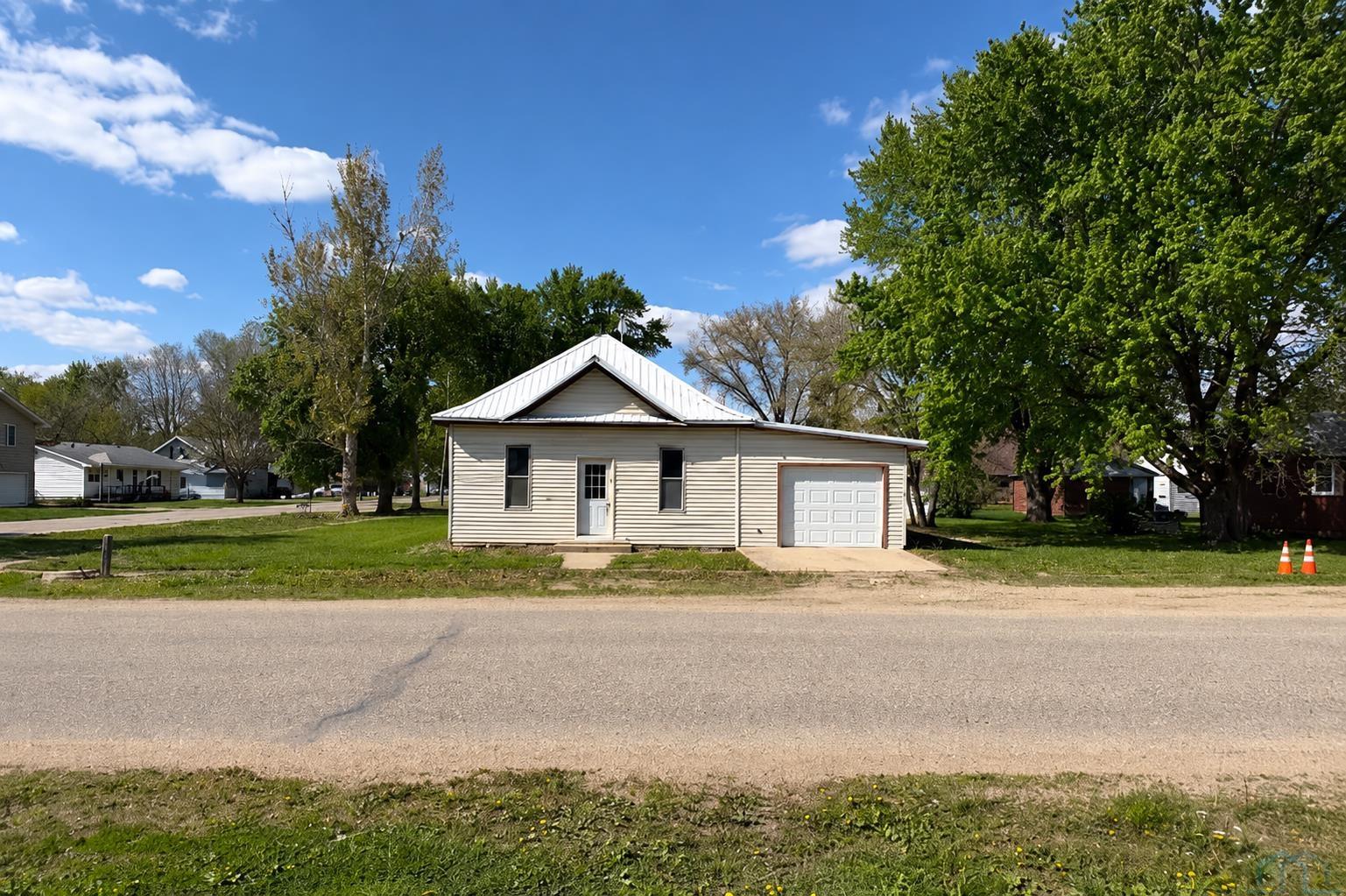 301 Bridge Street E, Anthon, IA 51004 