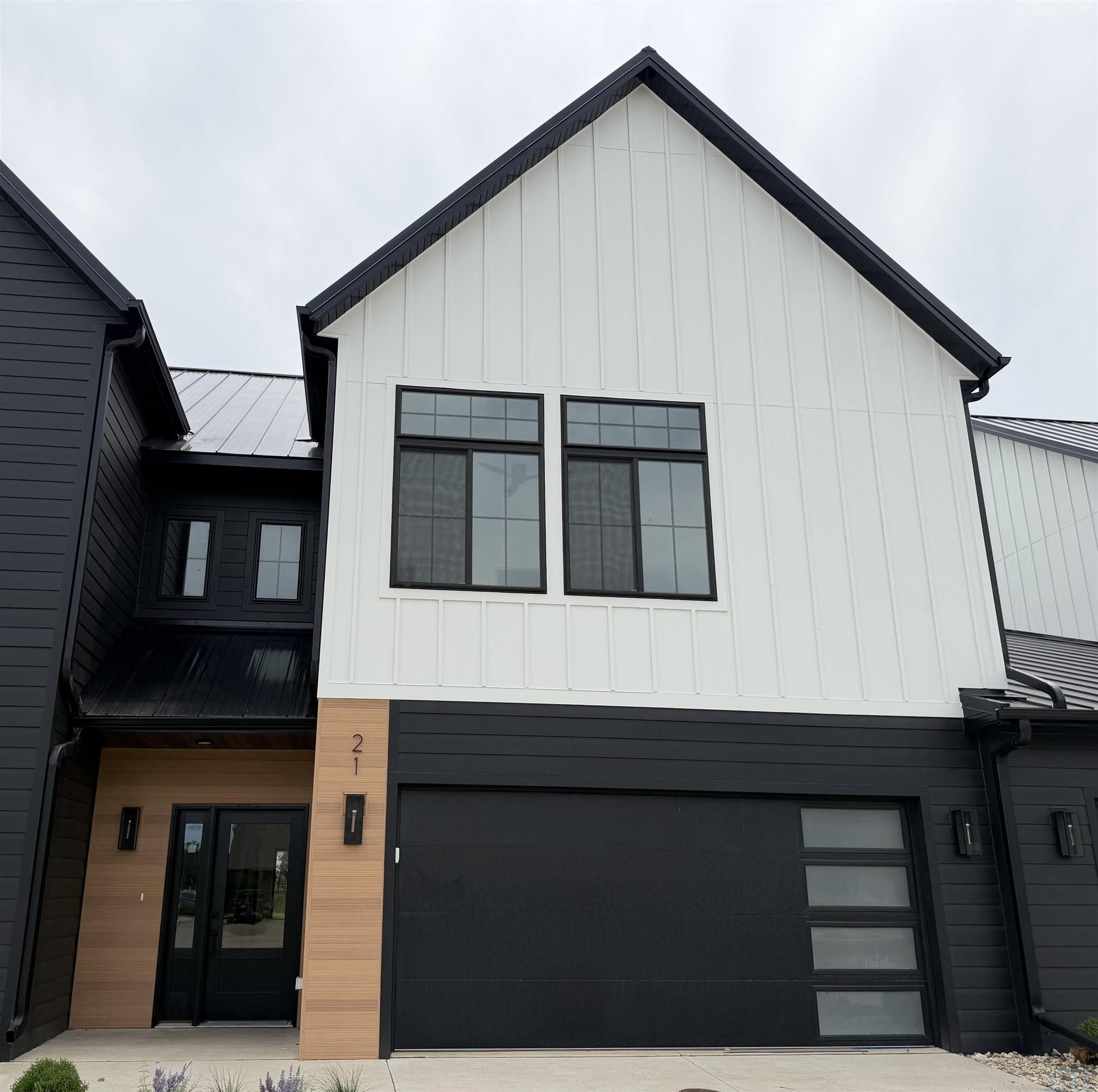 21 Duke St. E, Vermillion, SD 57069 