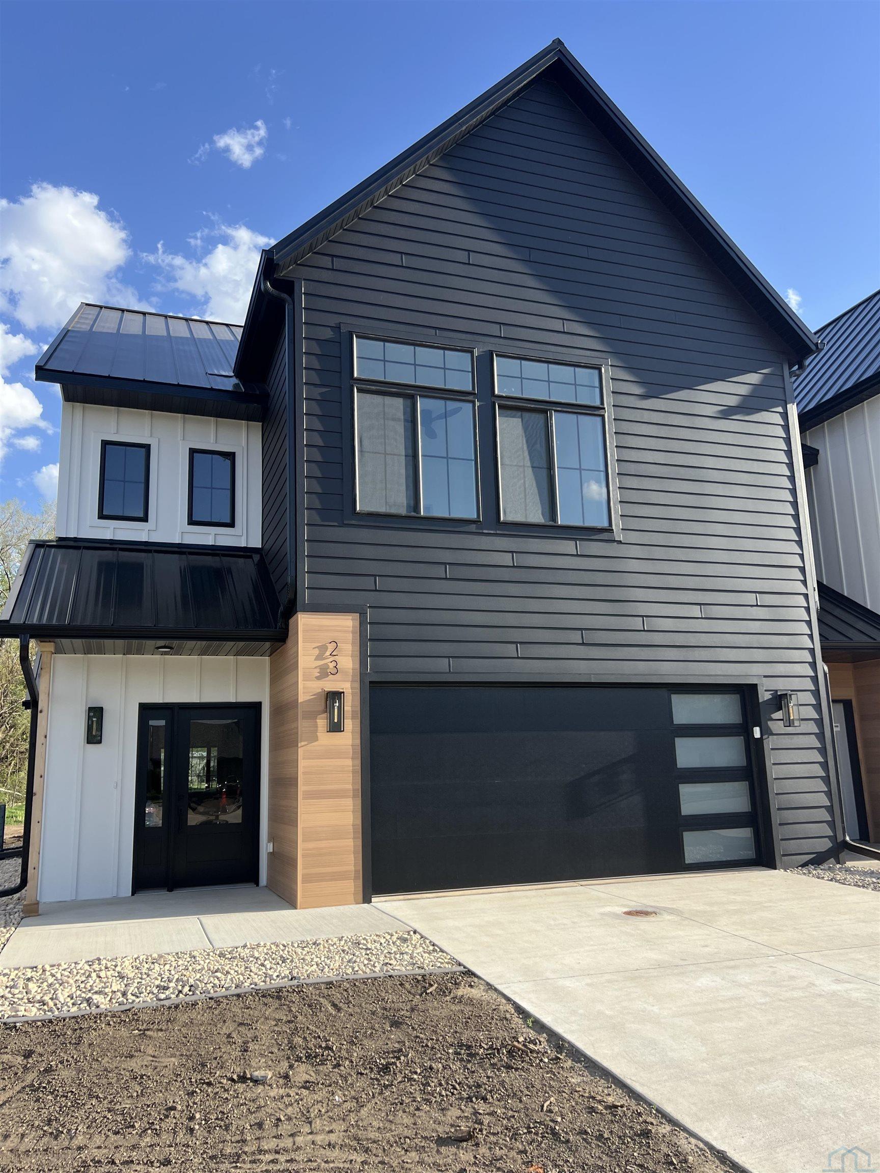 23 Duke St. E, Vermillion, SD 57069 