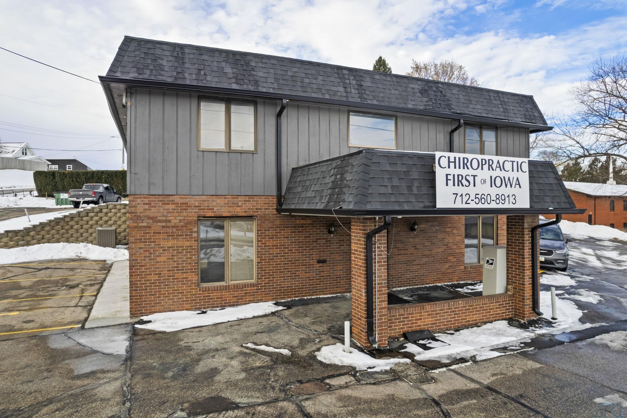 4242 GORDON DR, Sioux City, IA 51106 