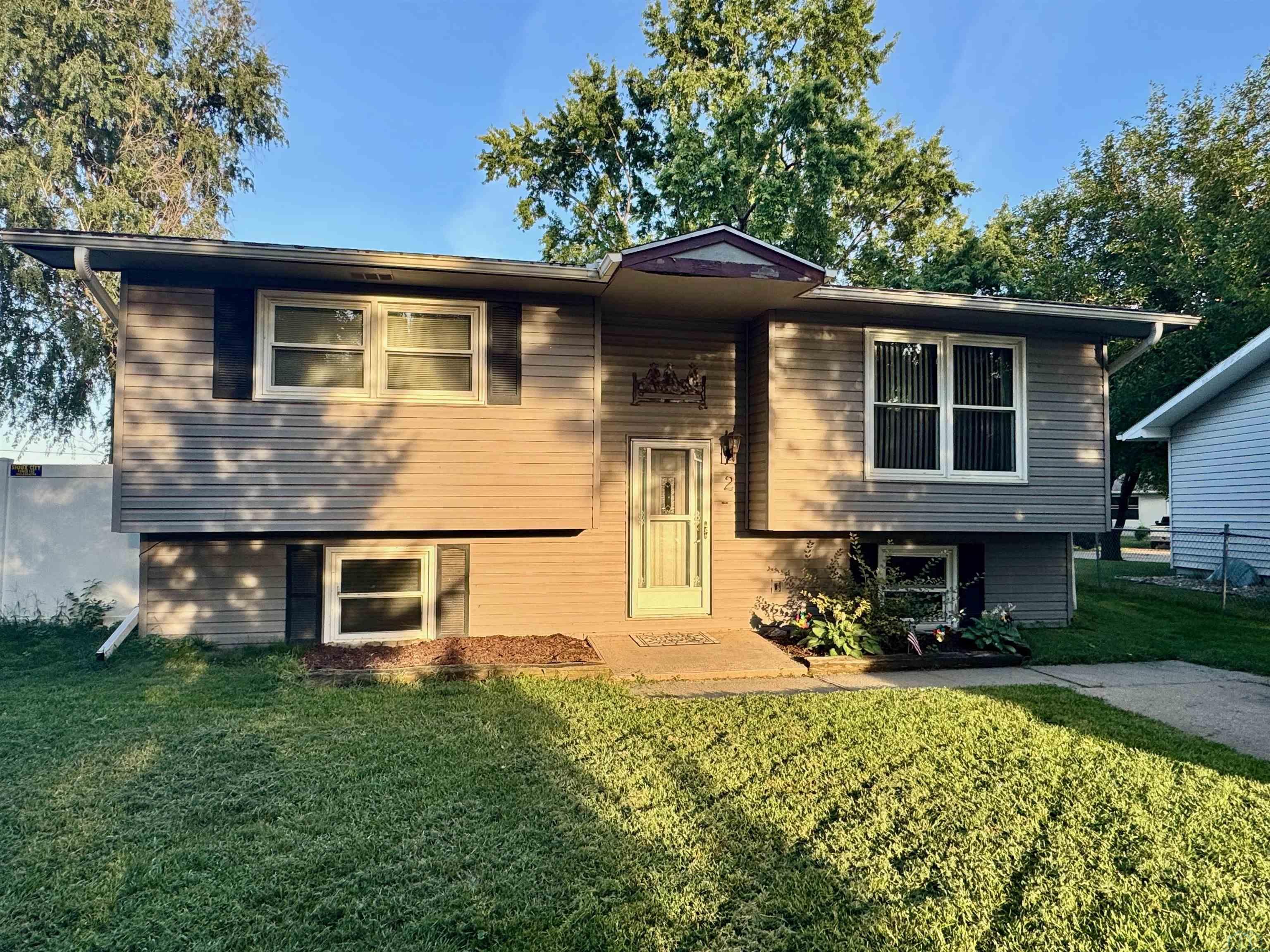 2 Union Ct, McCook Lake, SD 57049 