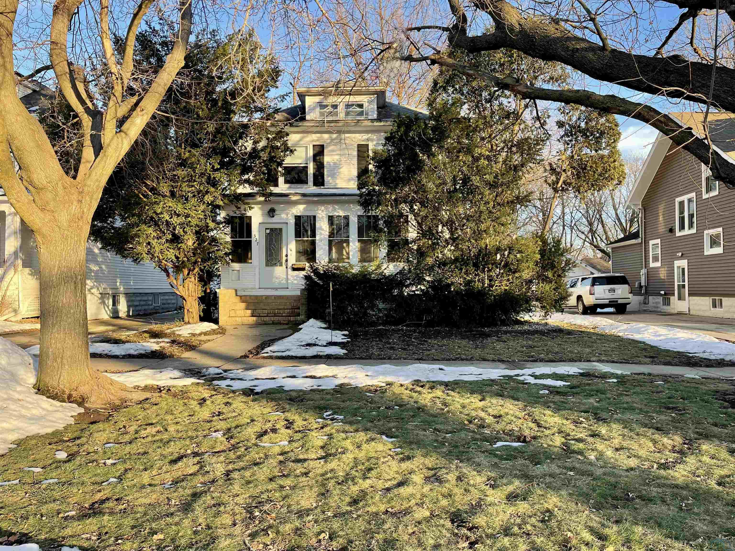 327 Otsego St, Storm Lake, IA 50588 