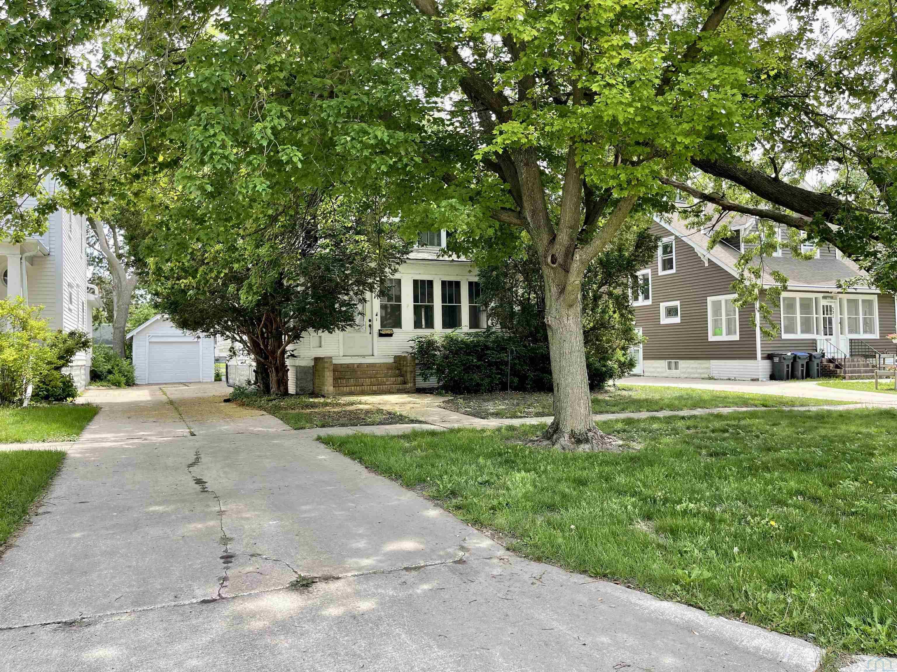 327 Otsego St, Storm Lake, IA 50588 
