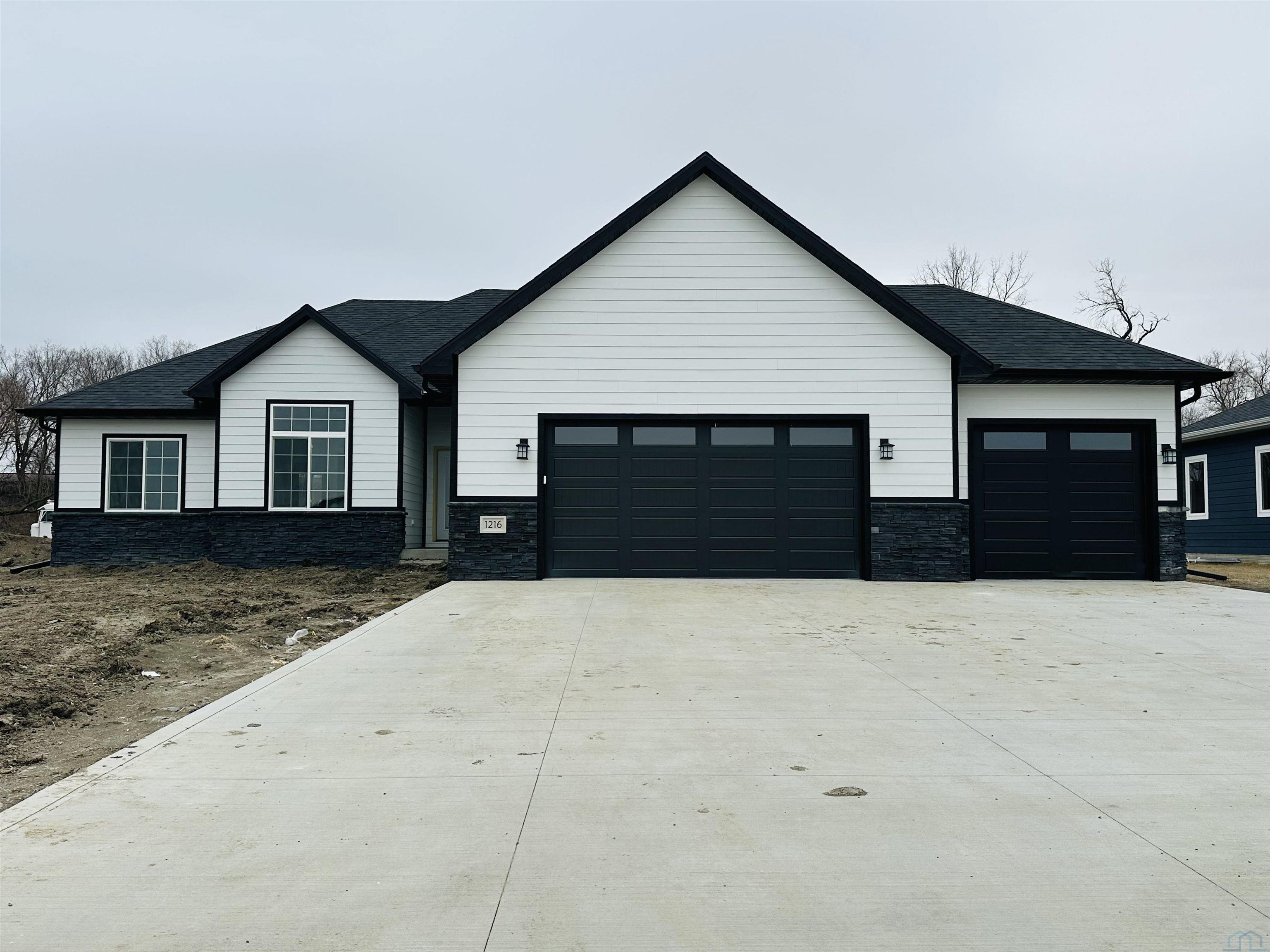 1216 19th Street E, South Sioux City, NE 68776 