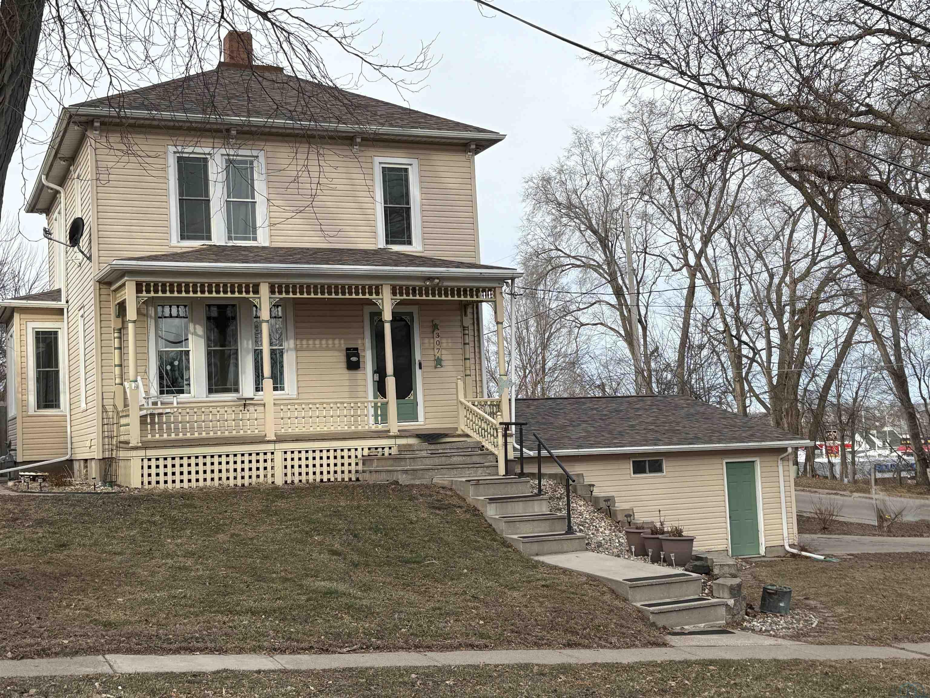 307 HELEN ST S, Sioux City, IA 51105 
