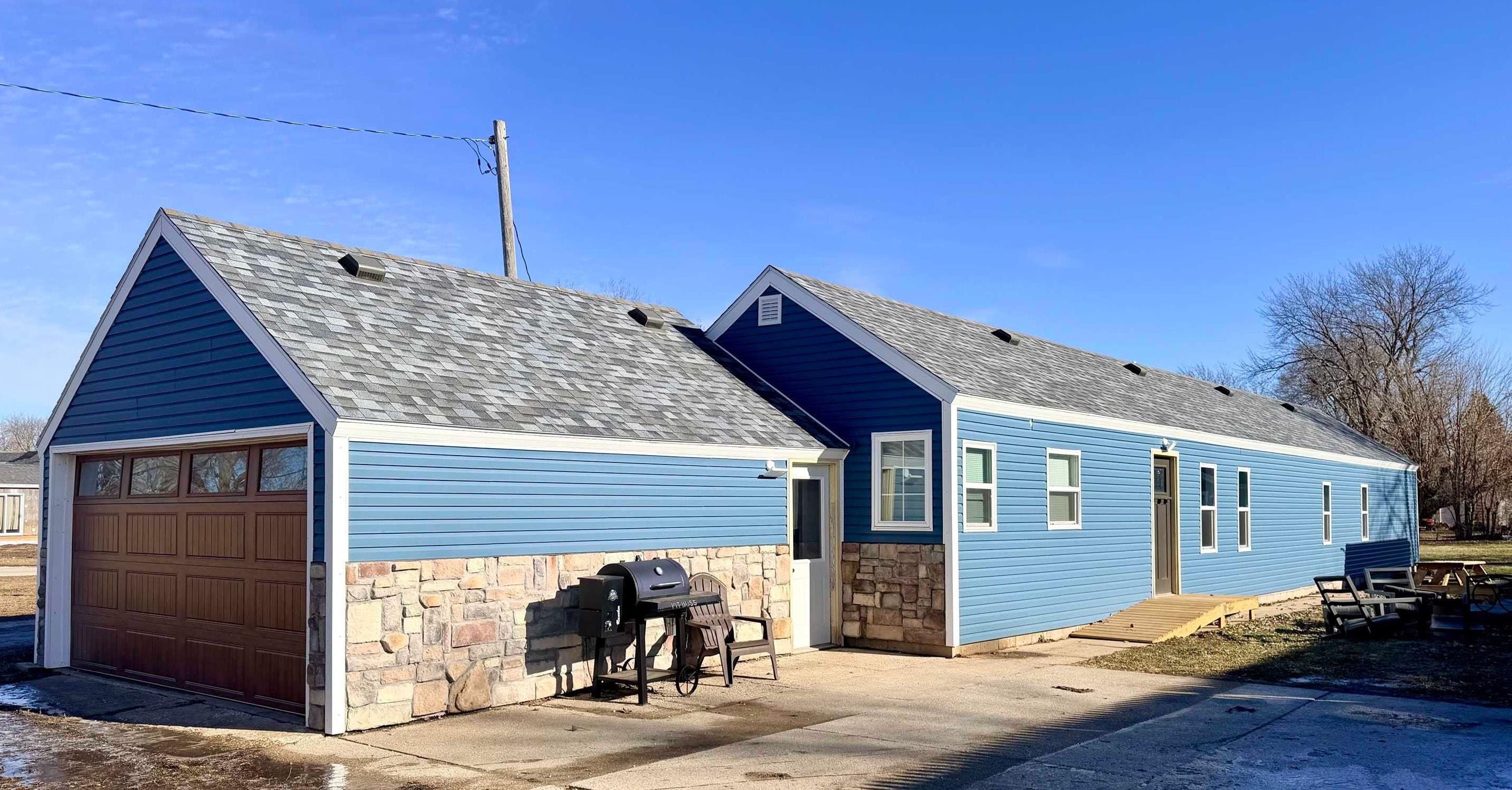 303 LAKESHORE DR, Lakeside, IA 50588 