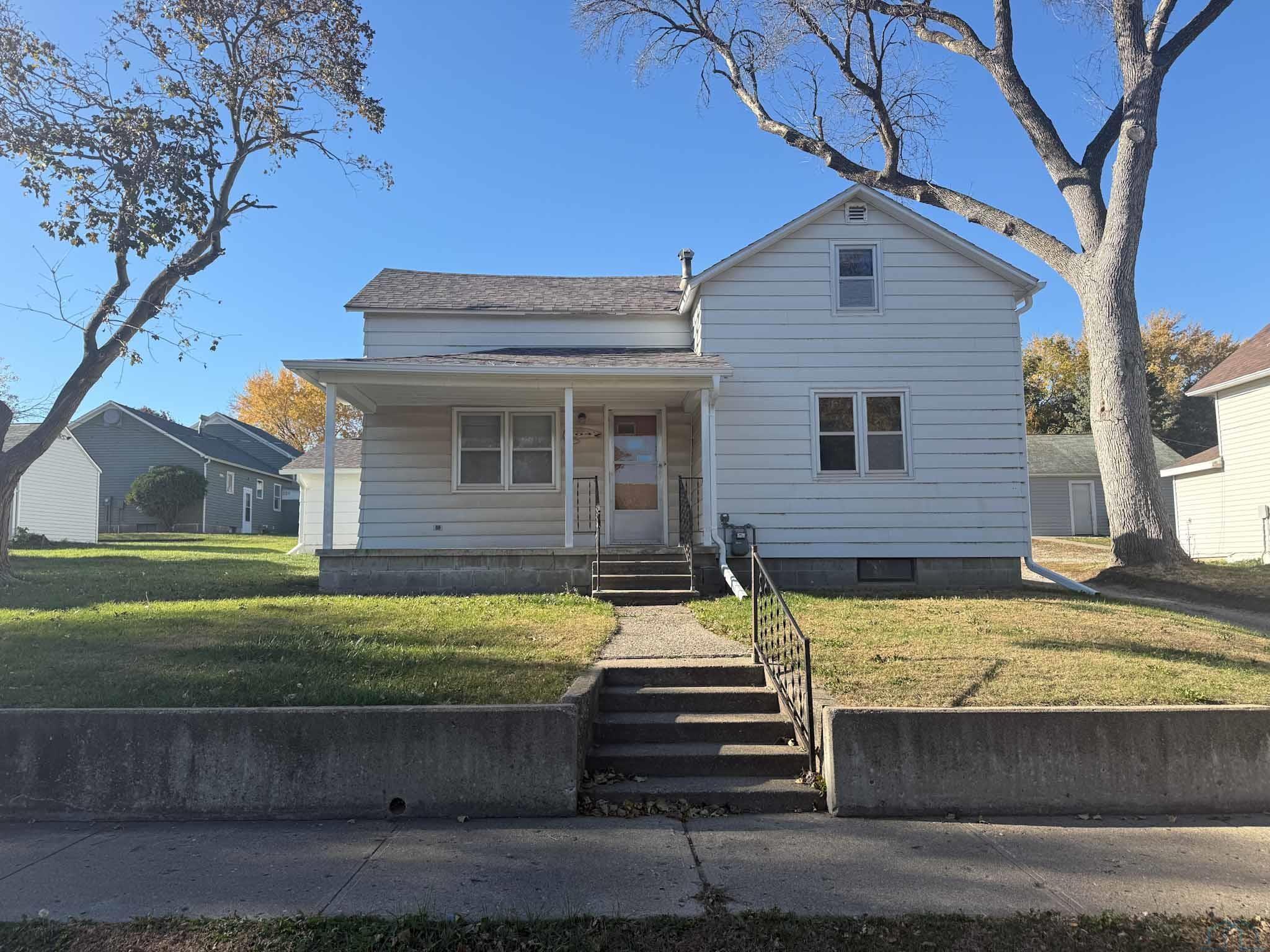 704 3rd Ave						  						 , Alton						 , IA						  51003						  