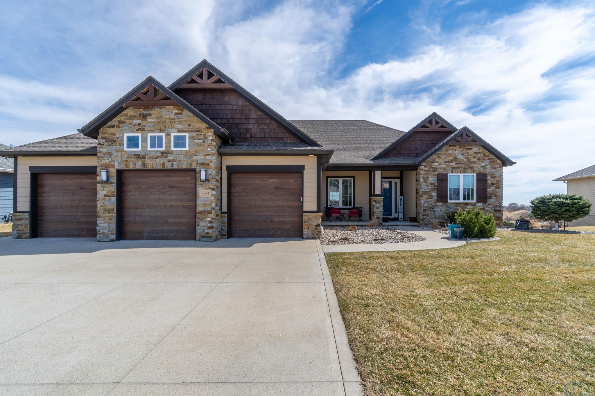 2564 Nicklaus Blvd, Sioux City, IA 51106 