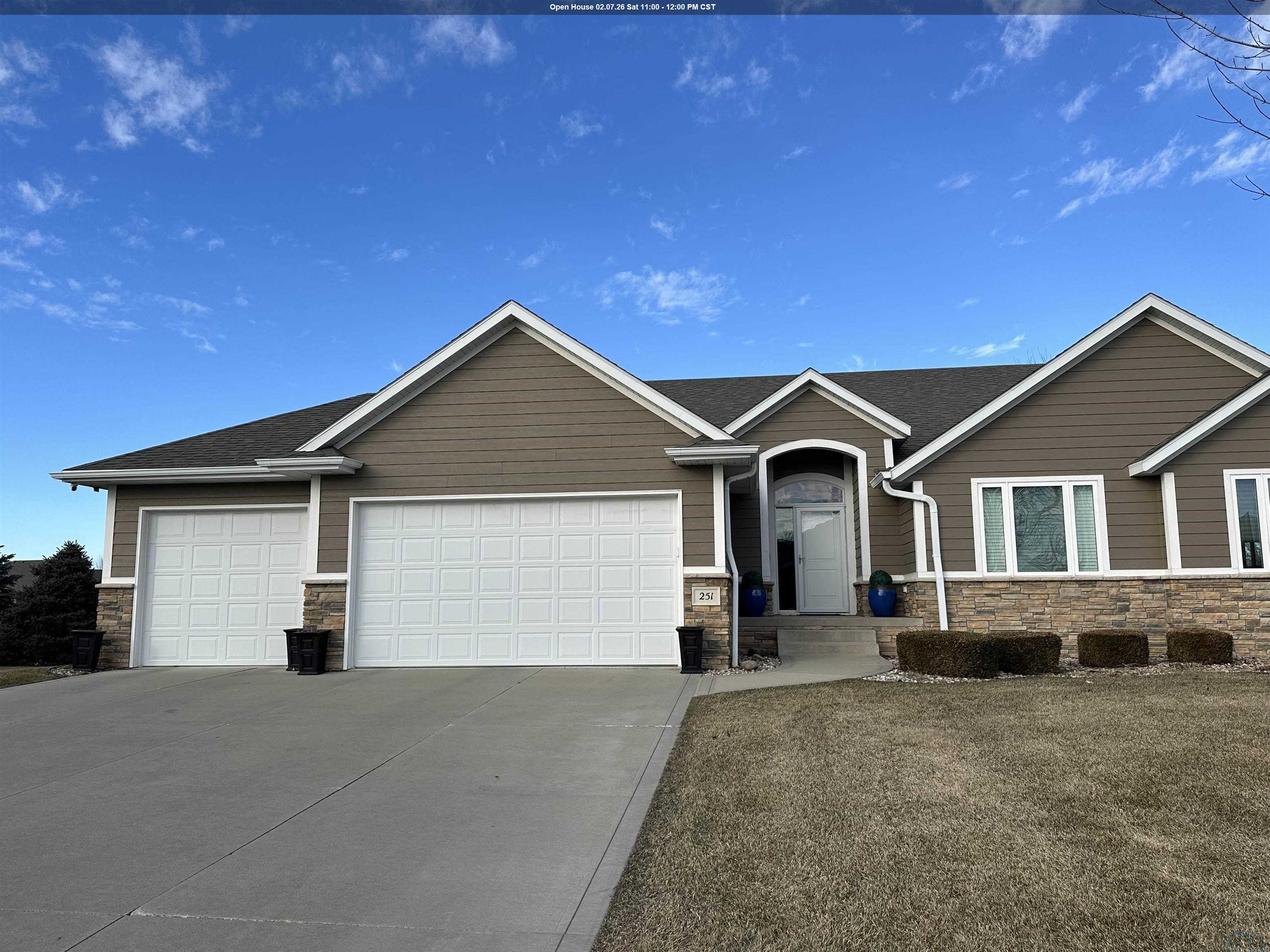 251 LaCosta Lane, Dakota Dunes, SD 57049 