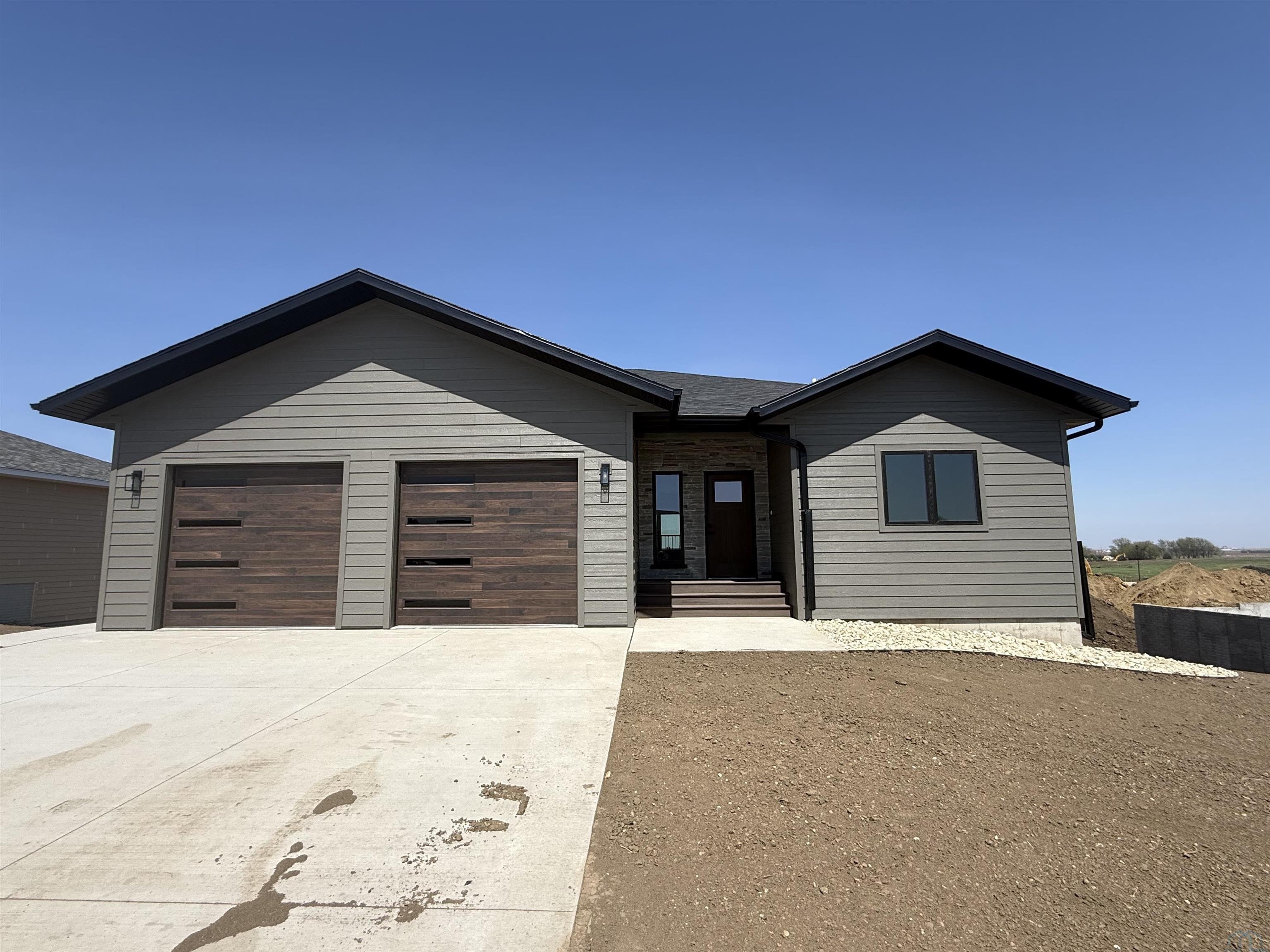 1026 15th St Cir NE, Sioux Center, IA 51250 