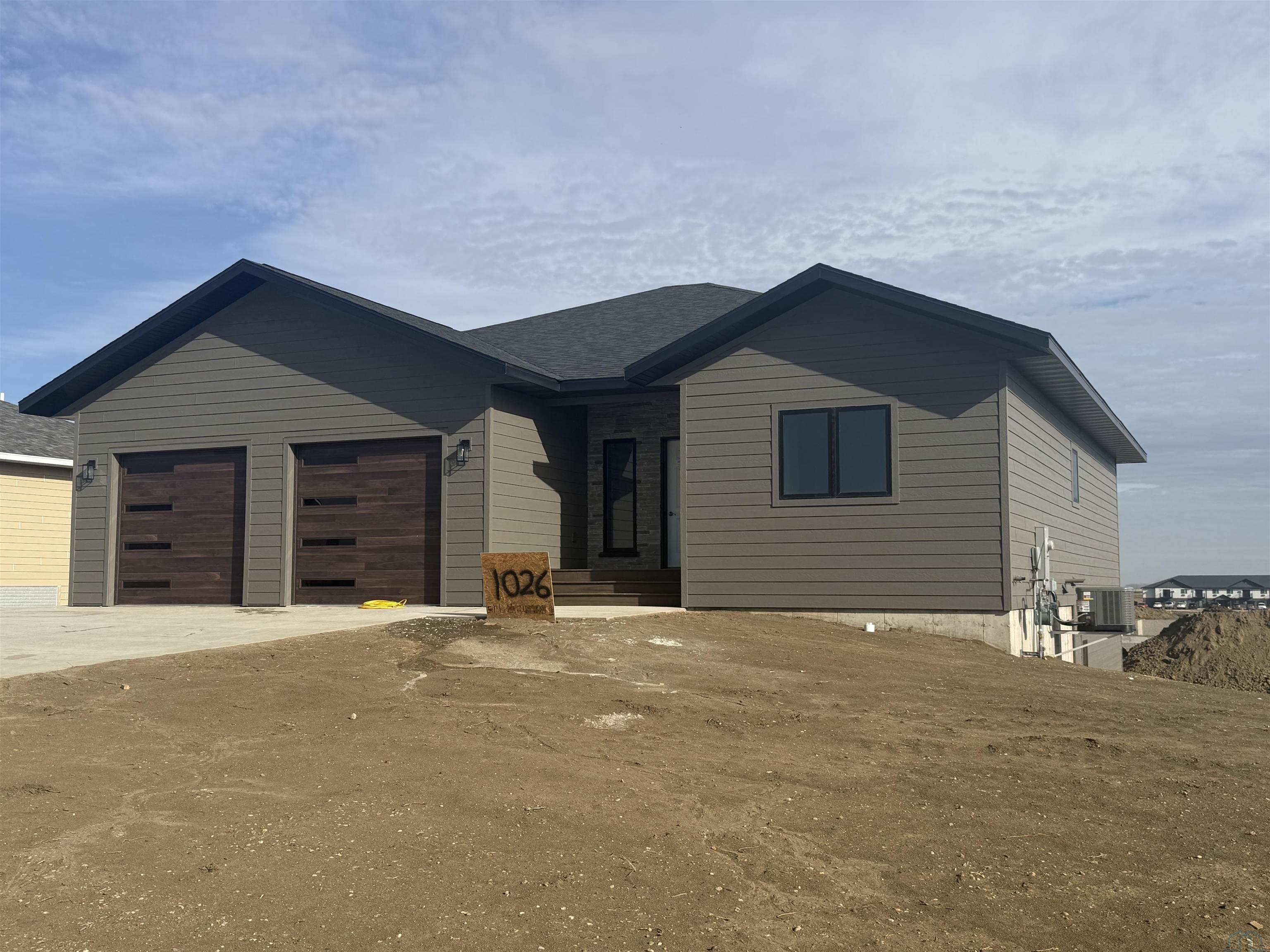 1026 15th St Cir NE, Sioux Center, IA 51250 