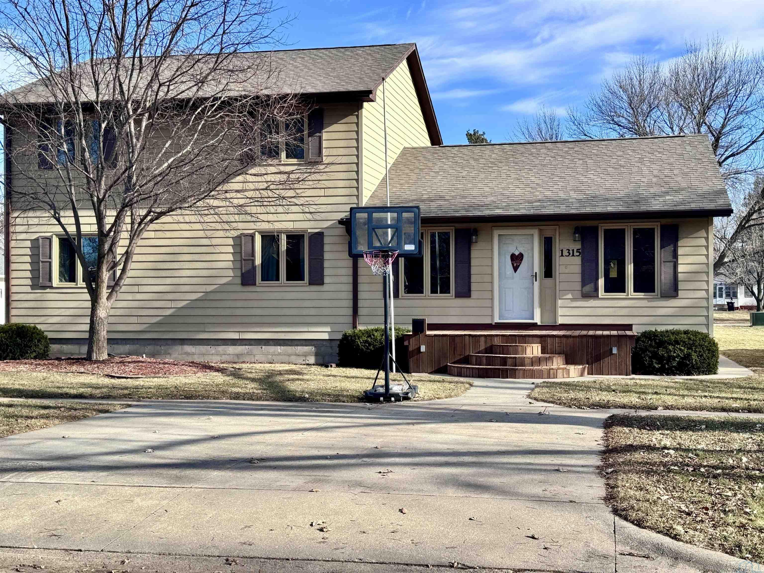 1315 13th Street, Onawa, IA 51040 