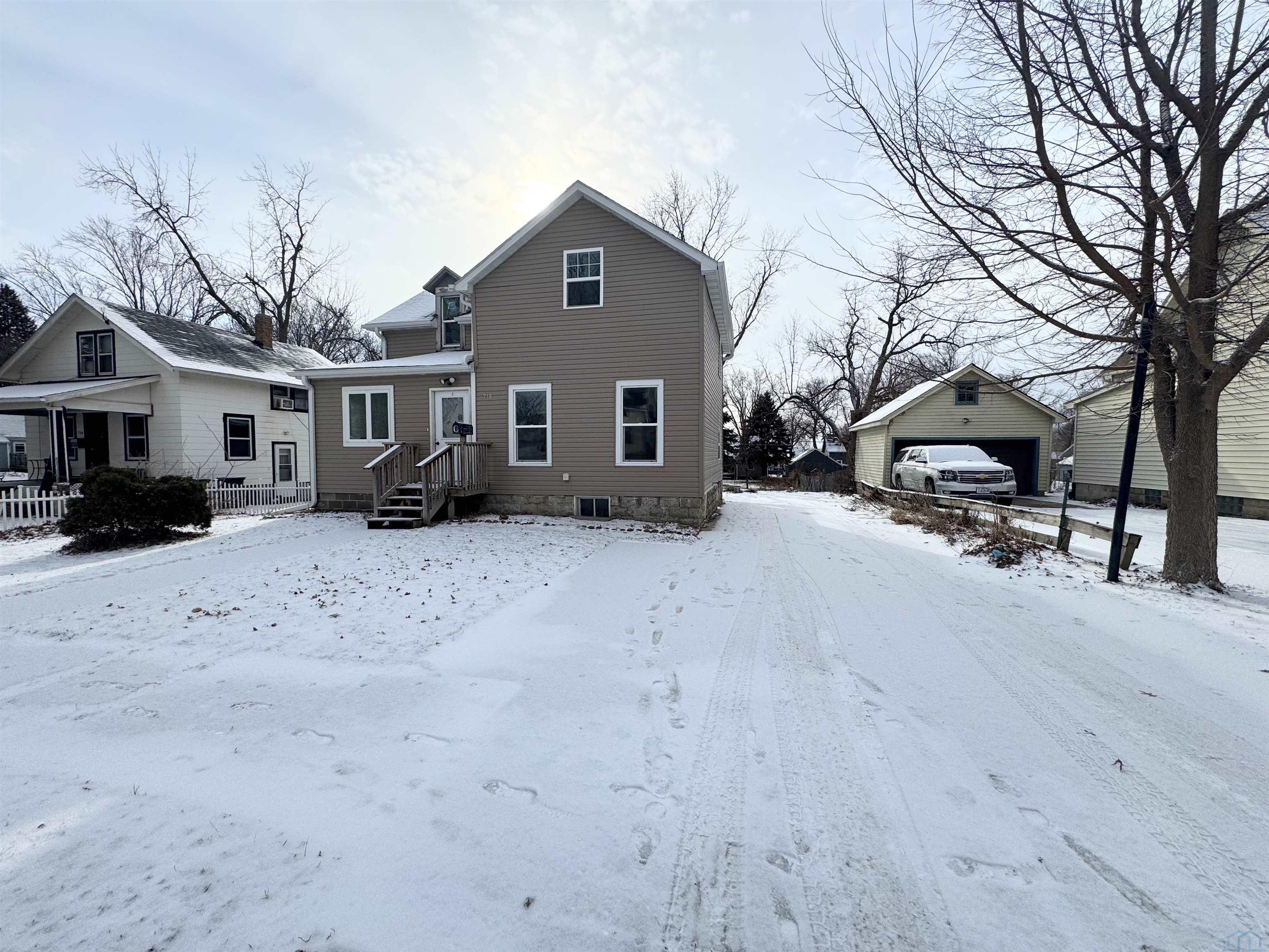 718 1ST ST E, Storm Lake, IA 50588 