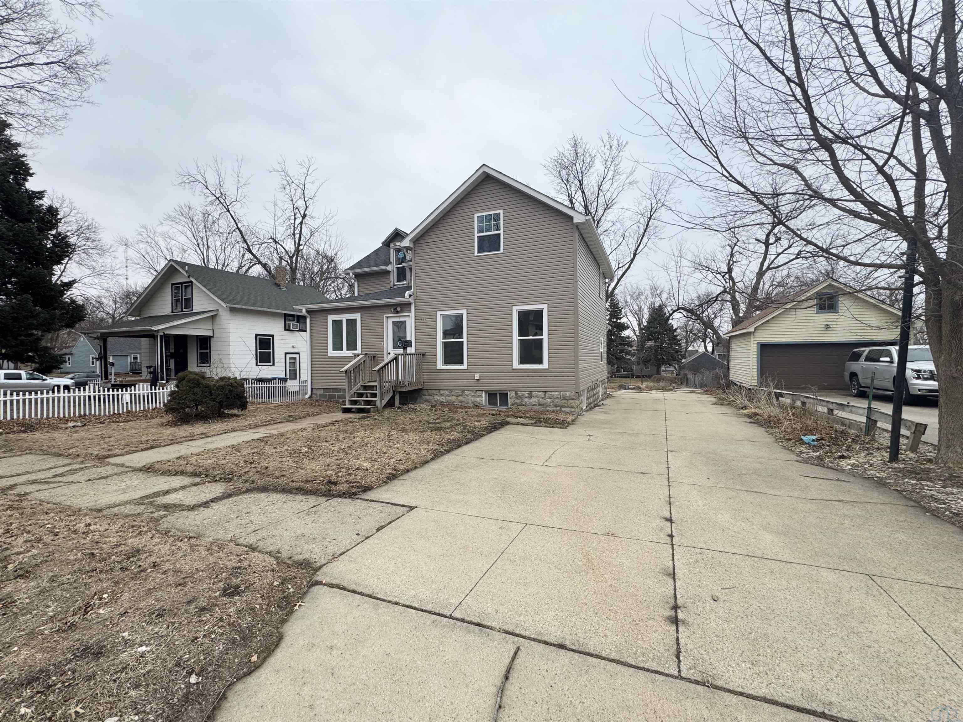 718 1ST ST E, Storm Lake, IA 50588 