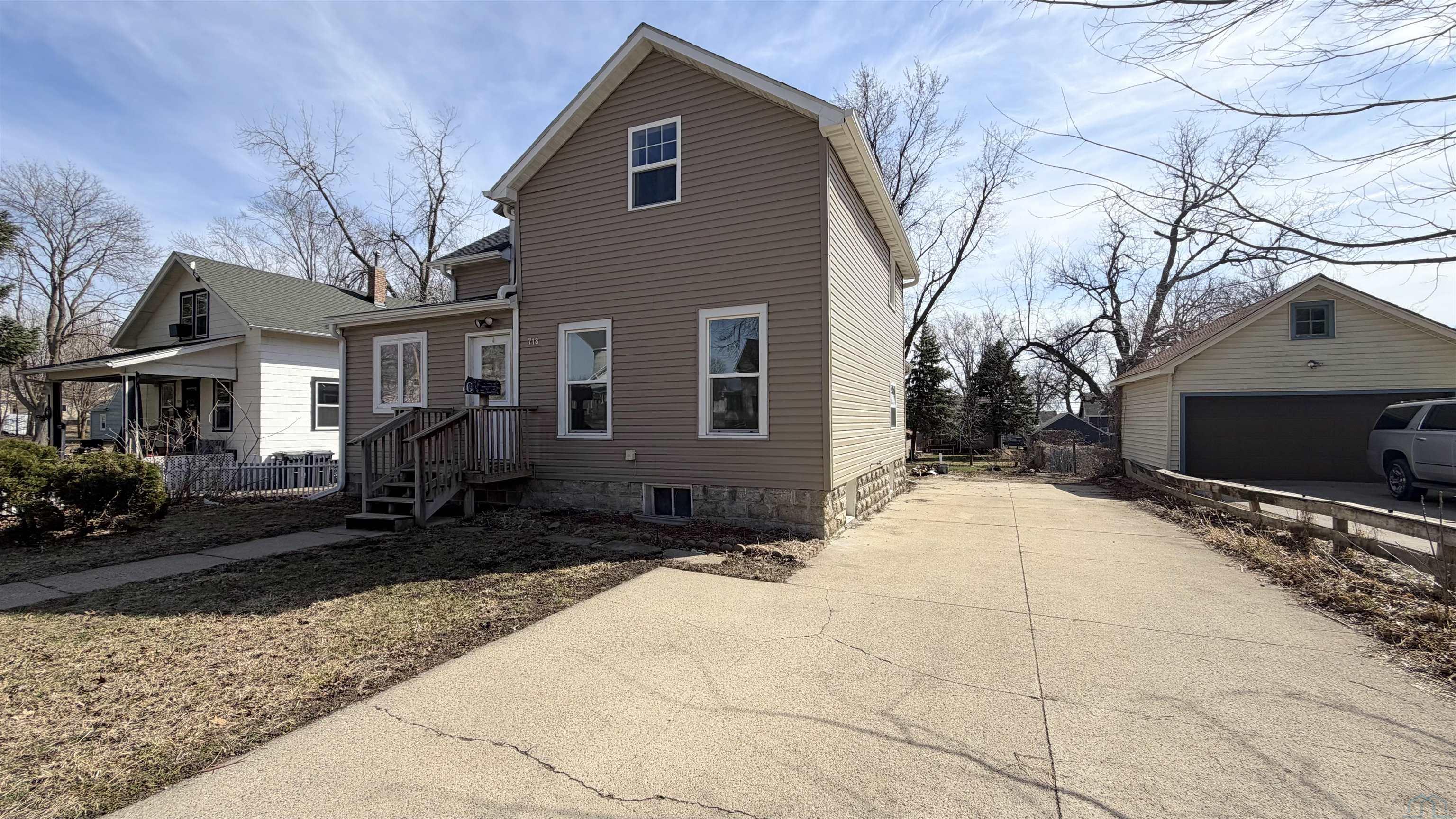 718 1ST ST E, Storm Lake, IA 50588 