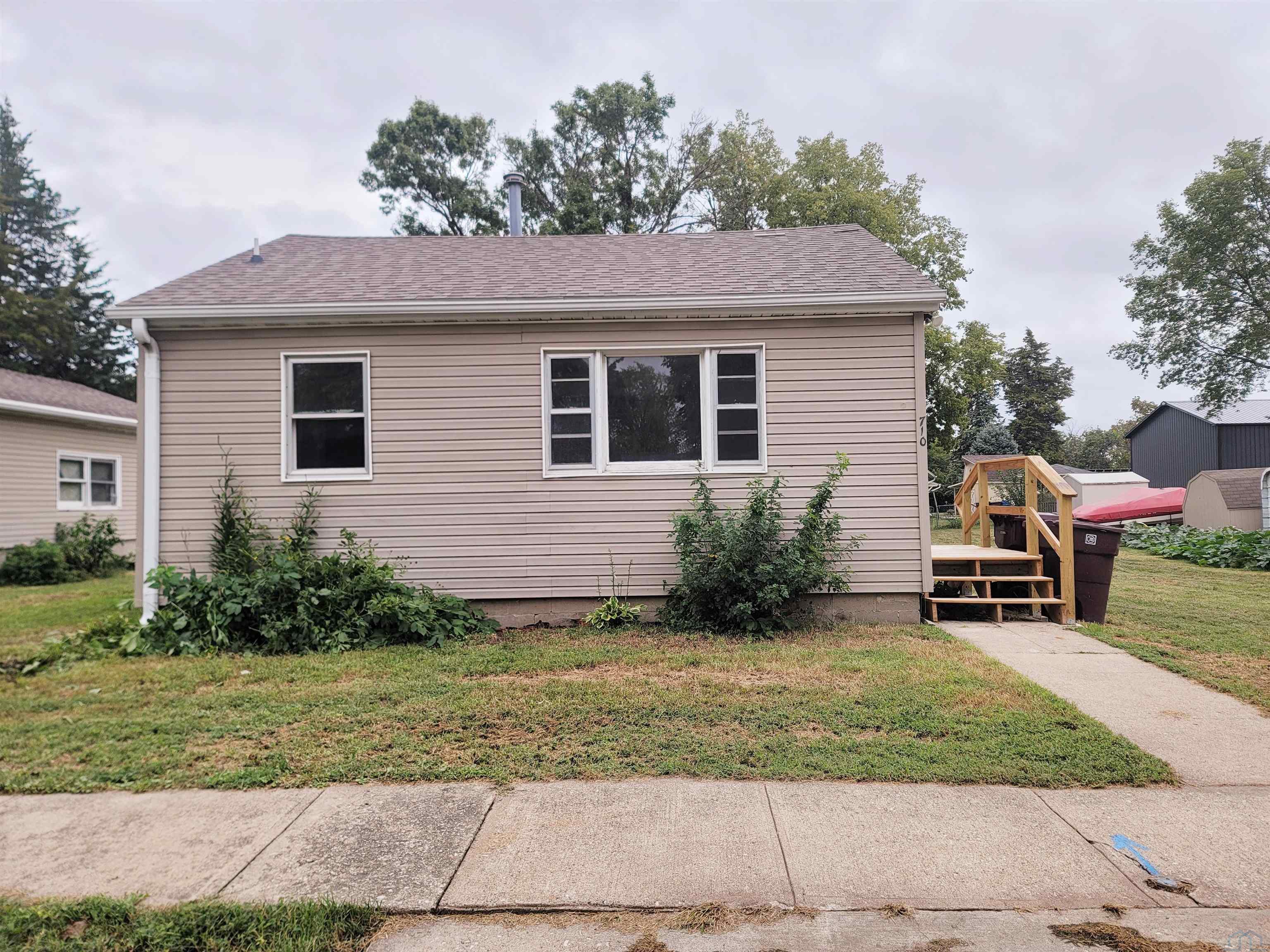 710 4TH AVE, South Sioux City, NE 68776 