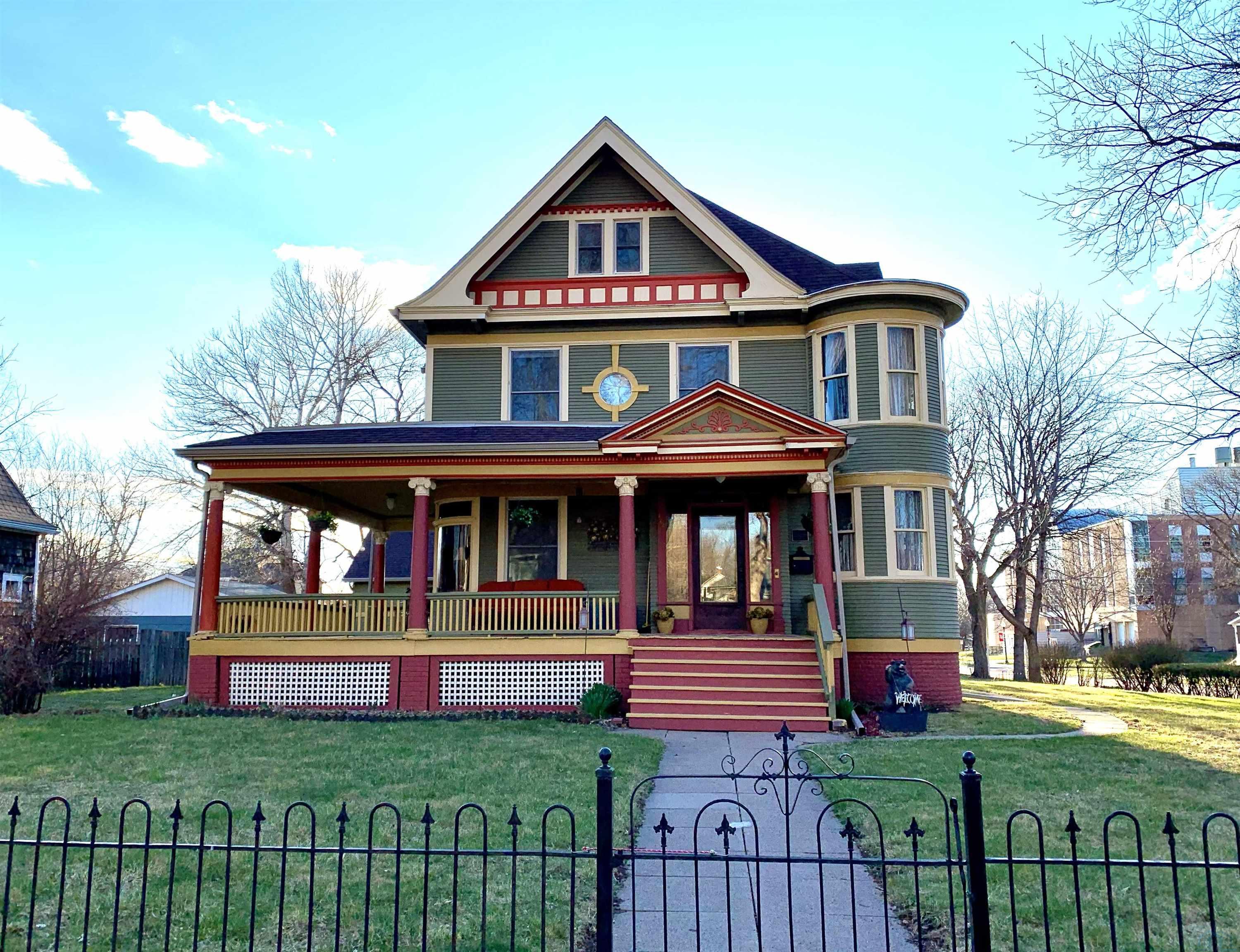 122 Yale St N, Vermillion, SD 57069- 