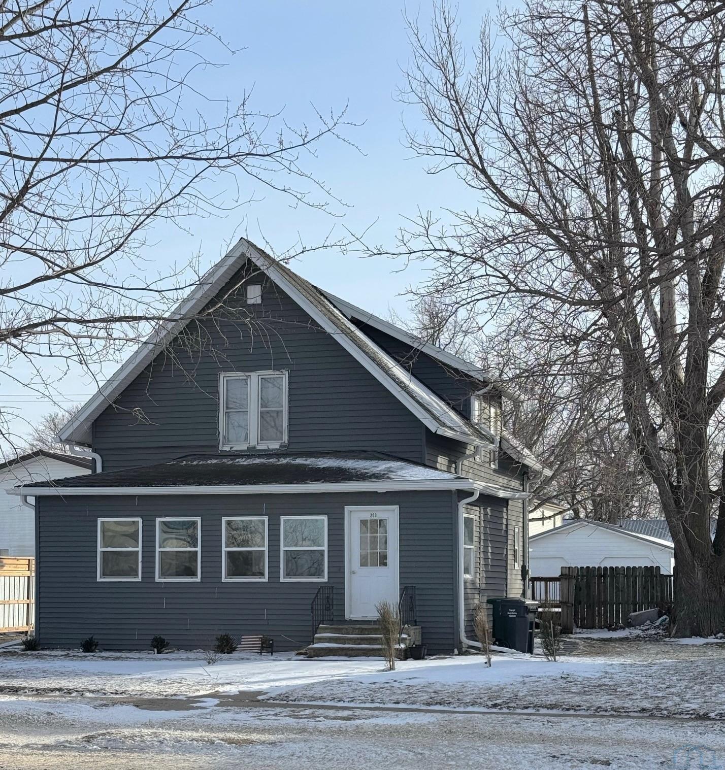 203 Dakota E, George, IA 51237 