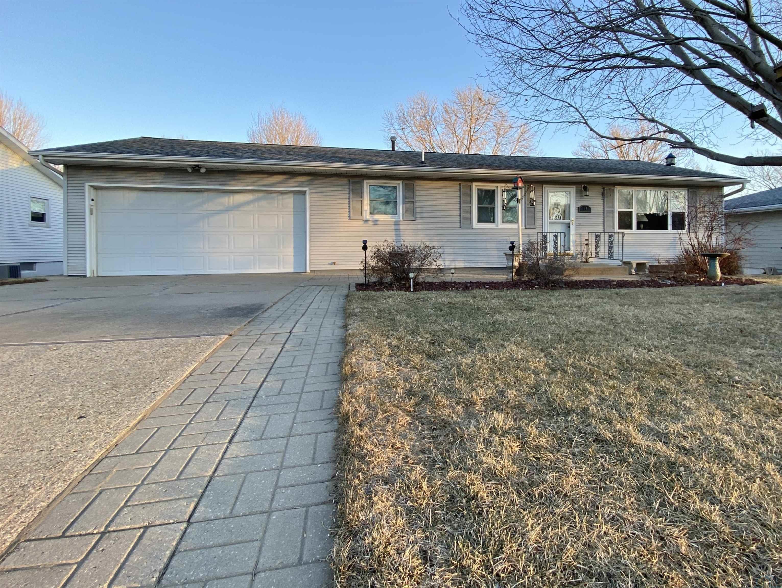 15 Edward Dr, LeMars, IA 51031 