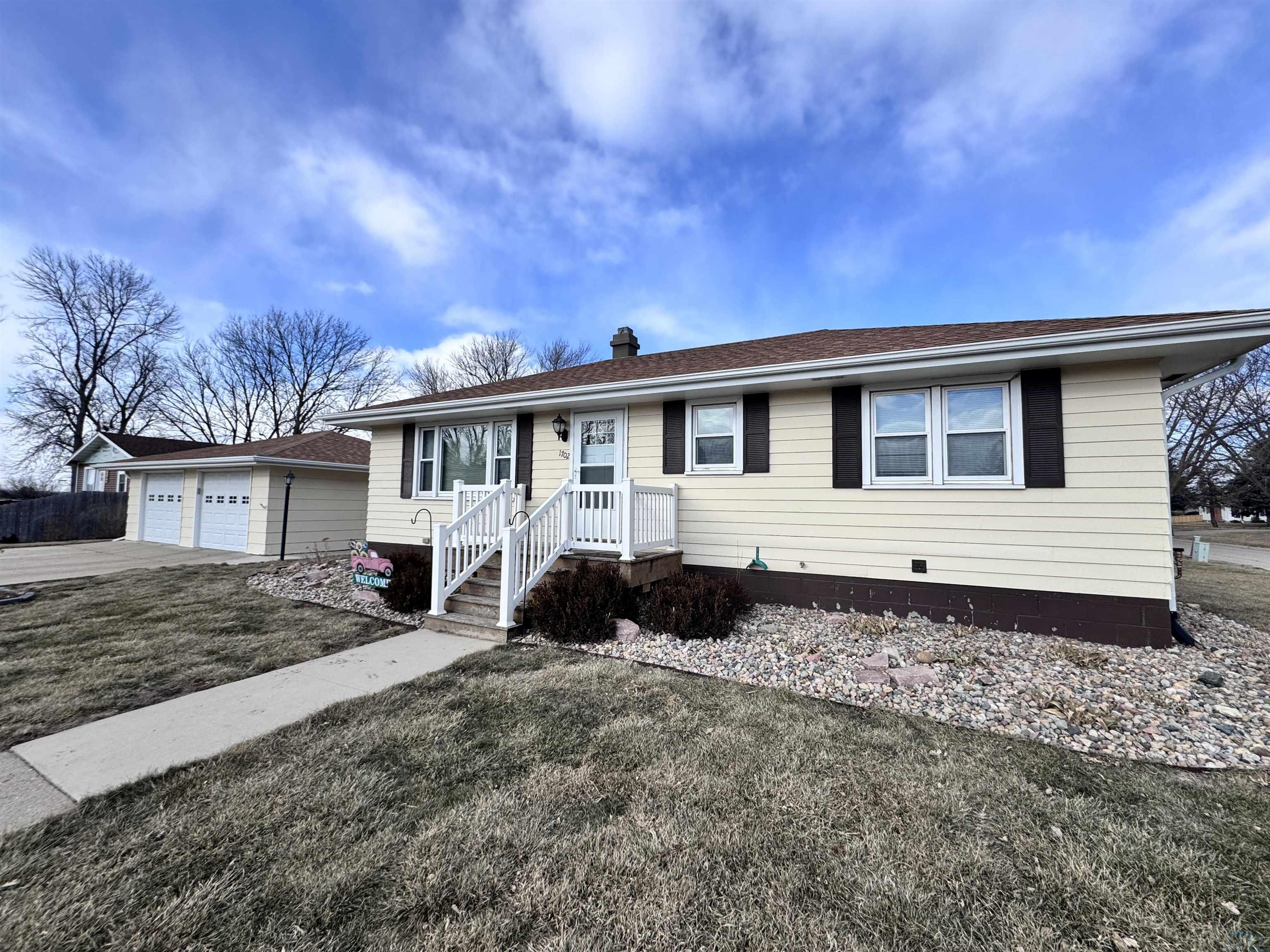 1702 Sunset Drive, Onawa, IA 51040 