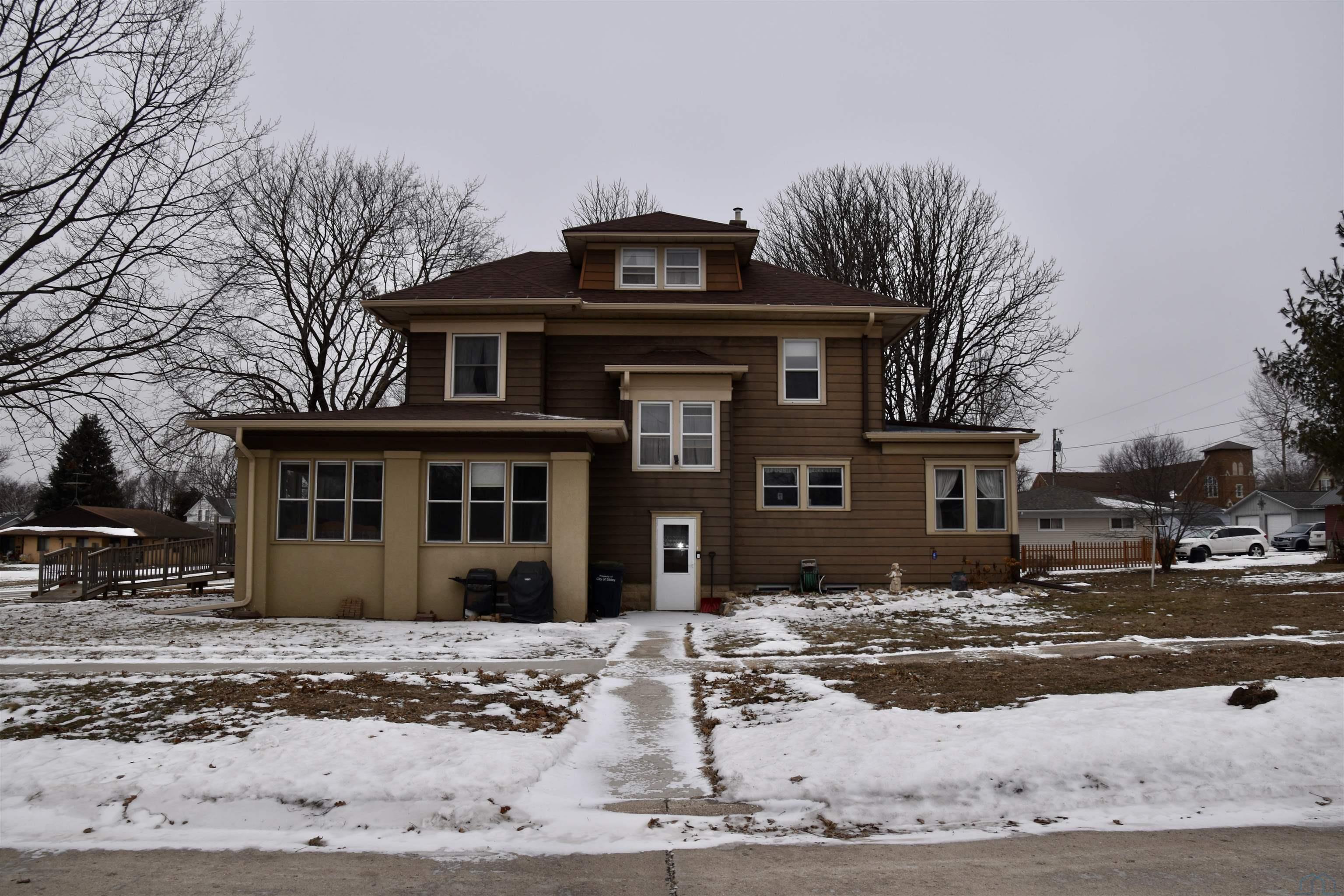 622 7th St, Sibley, IA 51249 