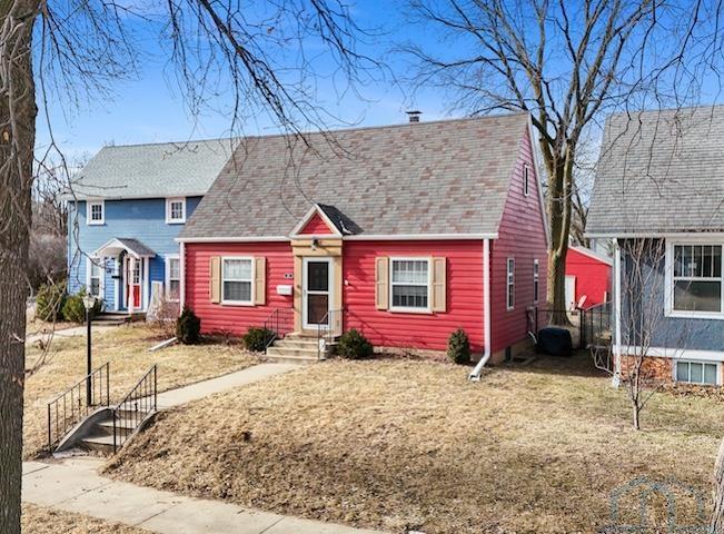 21 Yale S, Vermillion, SD 57069 