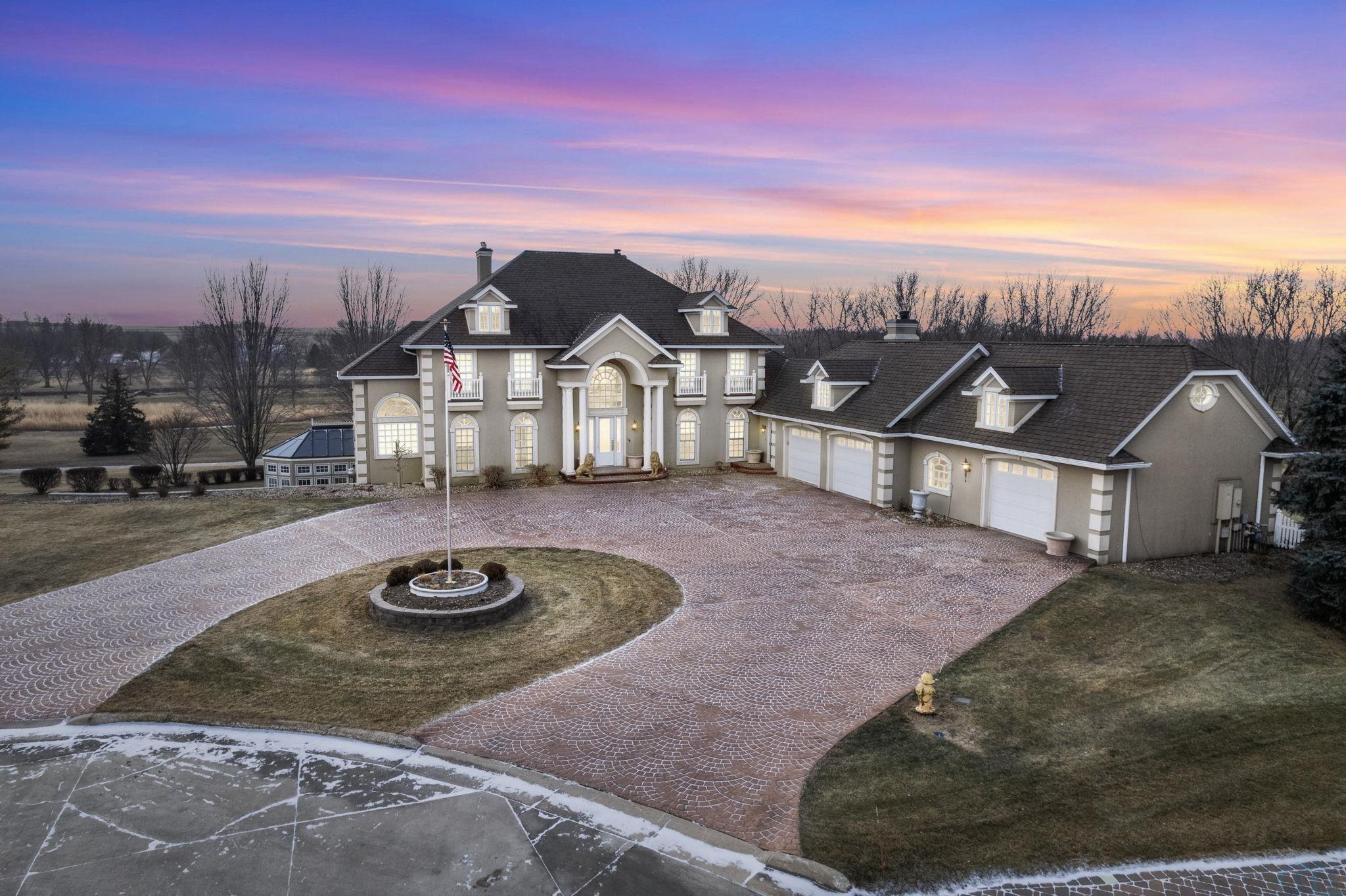 1550 Willow Run Blvd, LeMars, IA 51031 