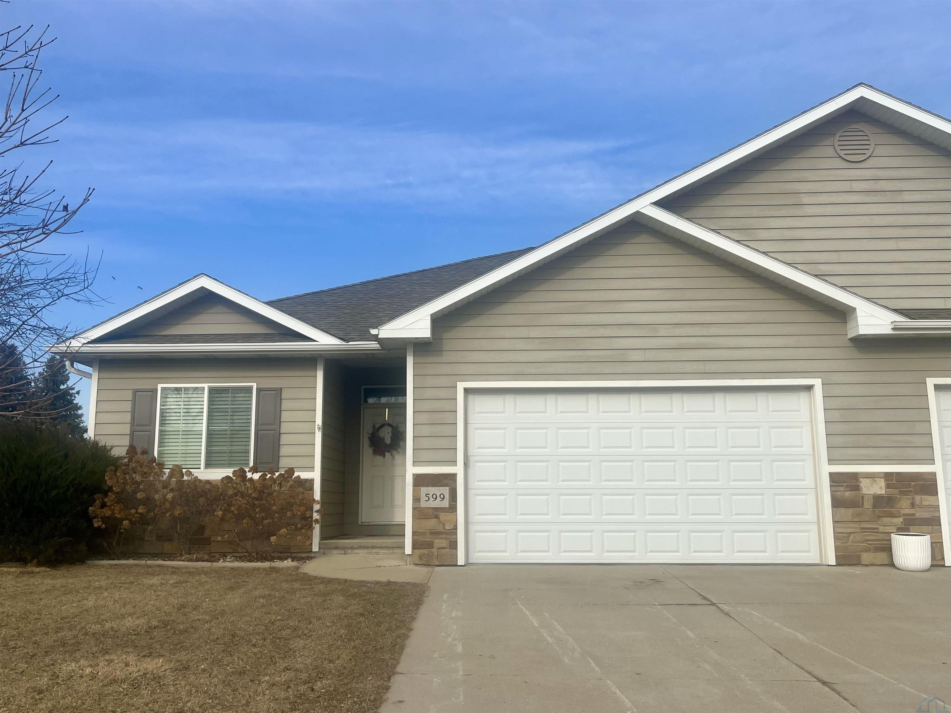 599 Prairie Blvd., Dakota Dunes, SD 57049 