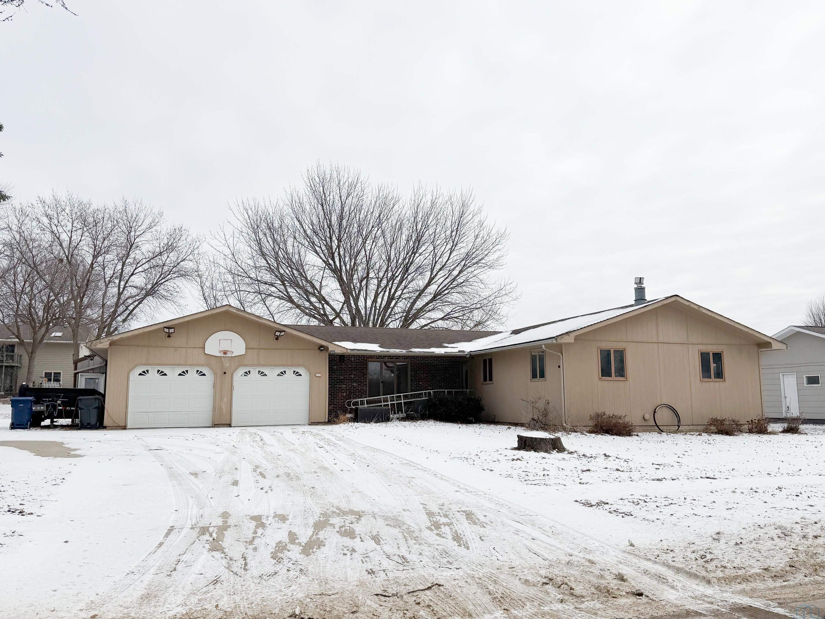 218 East St S, Rock Rapids, IA 51246 