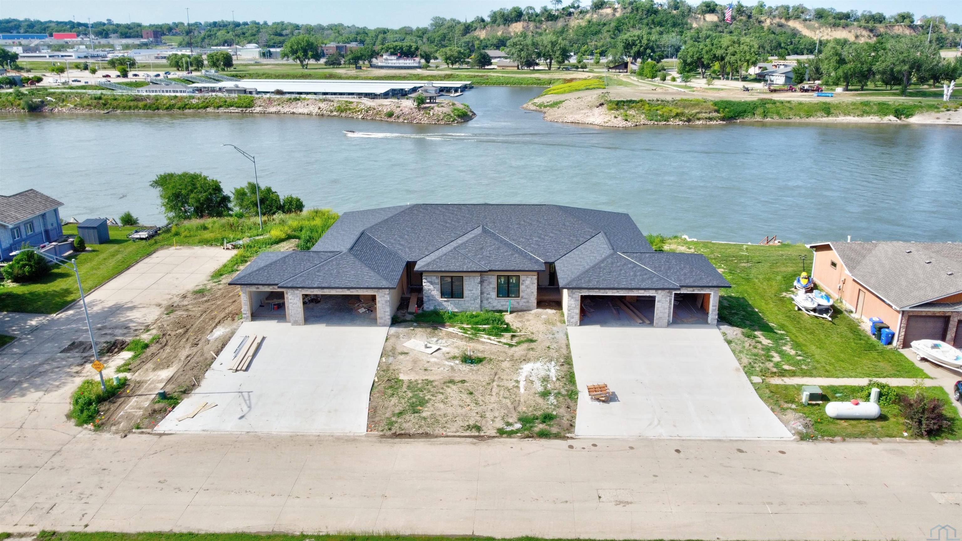 423 3RD ST W, South Sioux City, NE 68776 