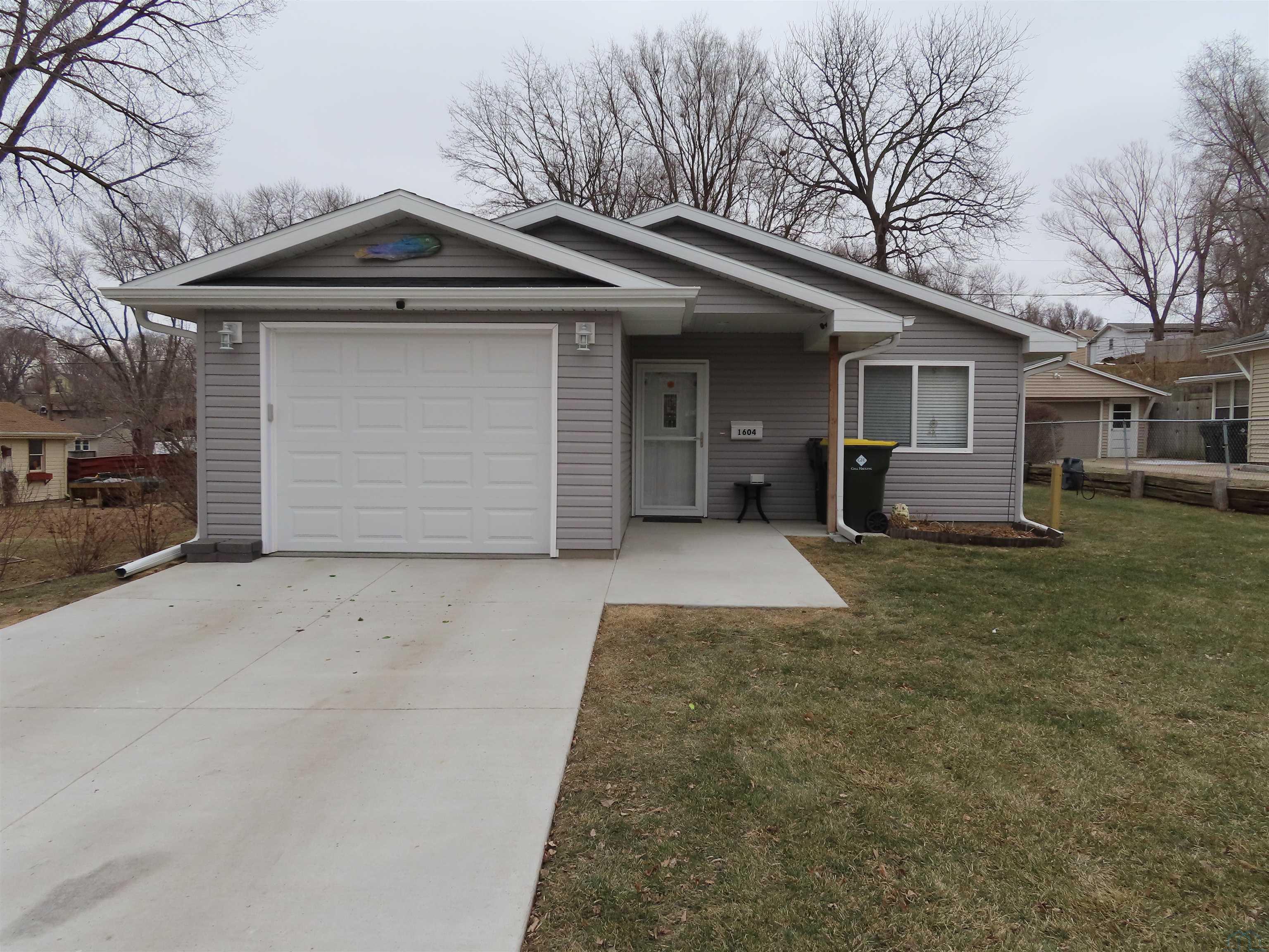1604 Royce S, Sioux City, IA 51106 