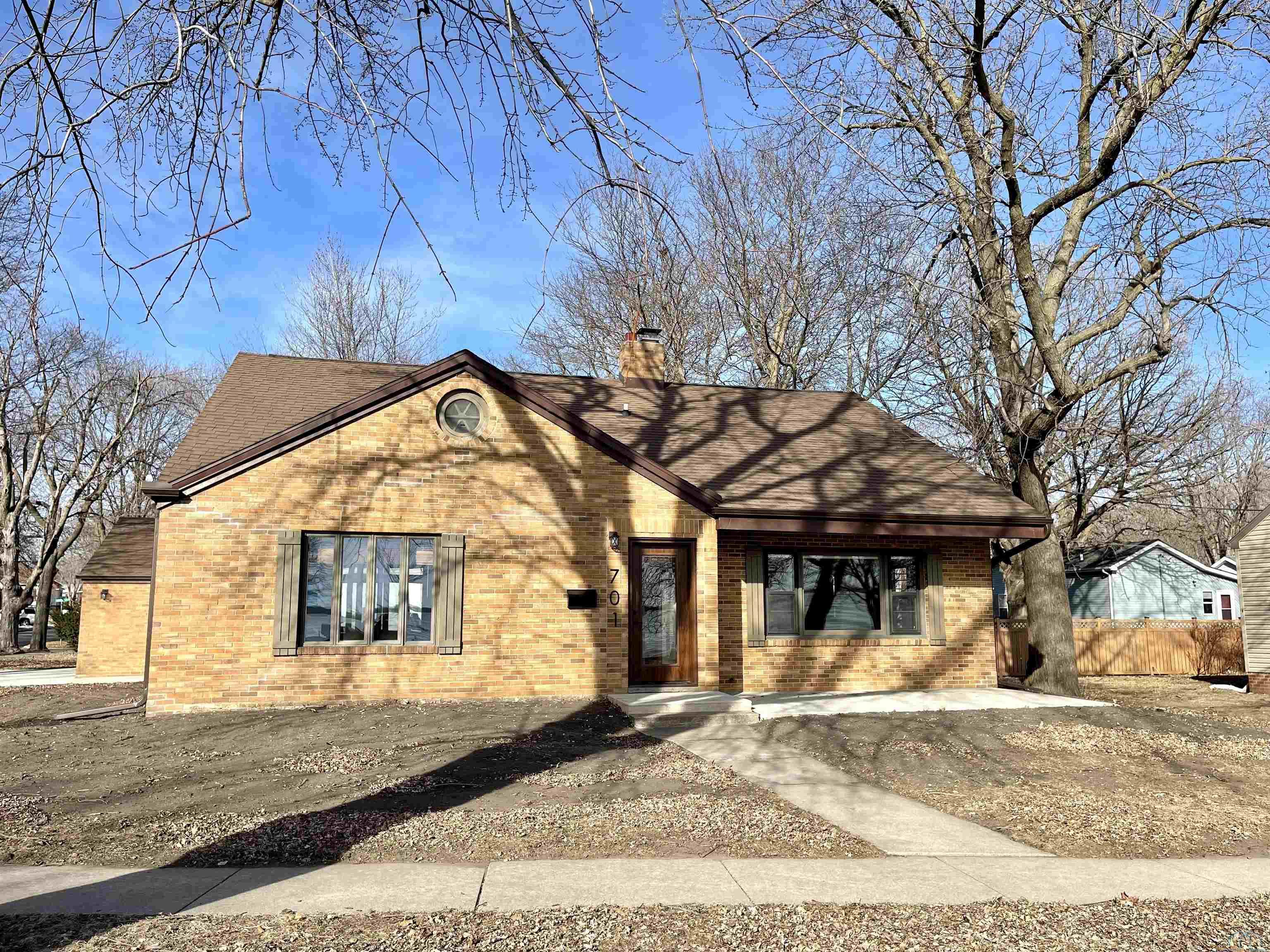 701 Lakeshore E, Storm Lake, IA 50588 