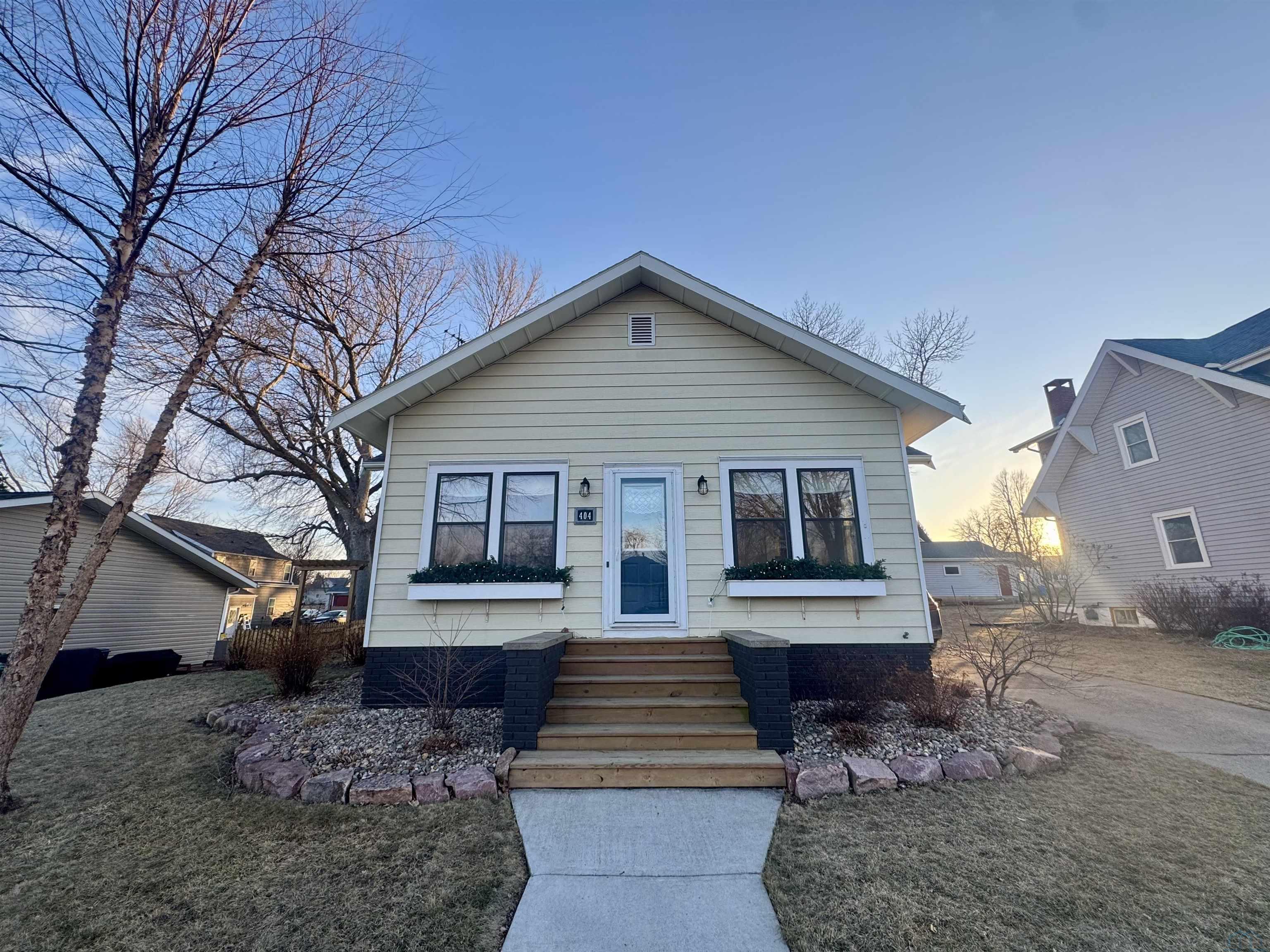 404 9TH ST, Alton, IA 51003 