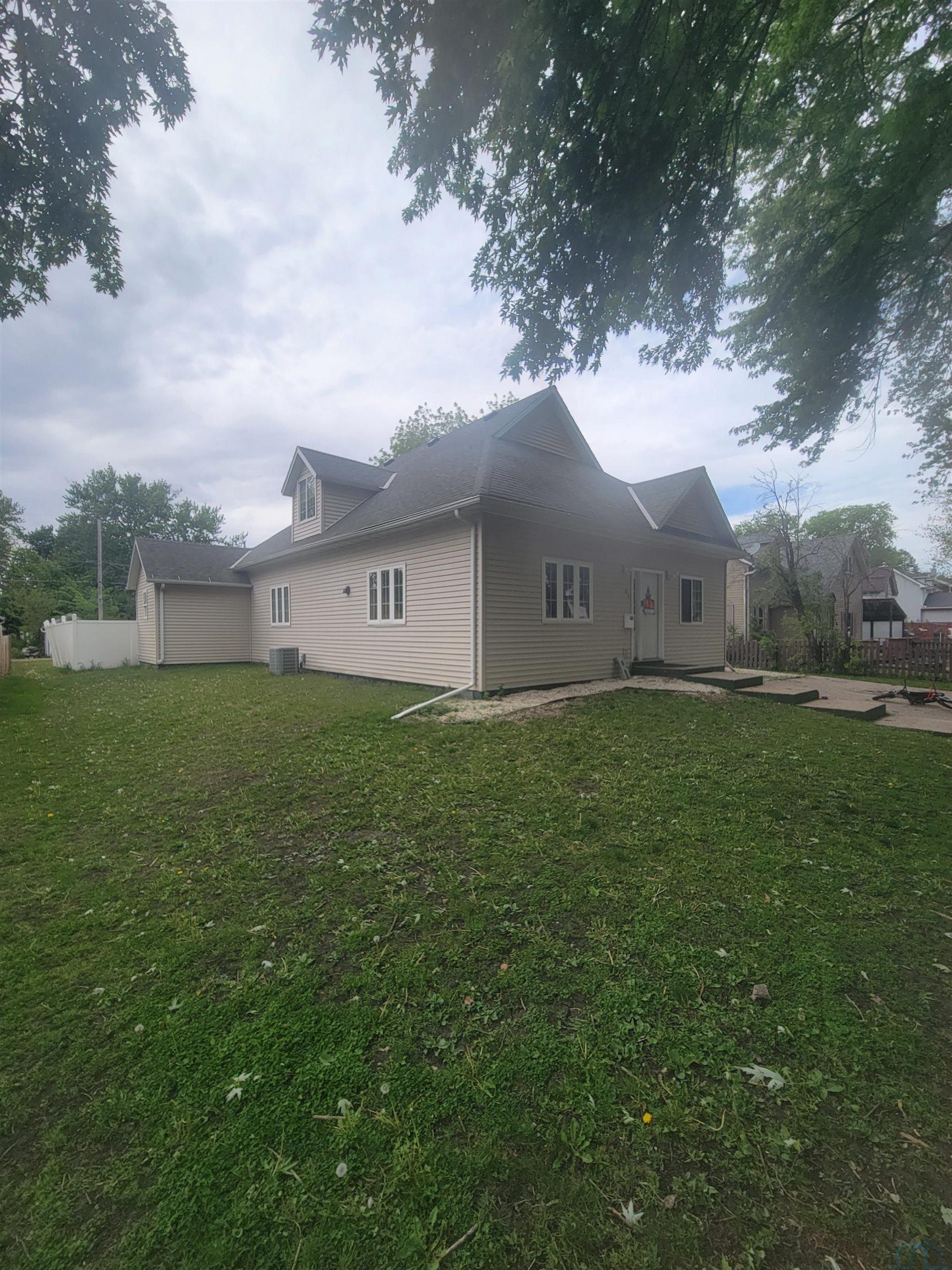 404 ONTARIO ST, Storm Lake, IA 50588 