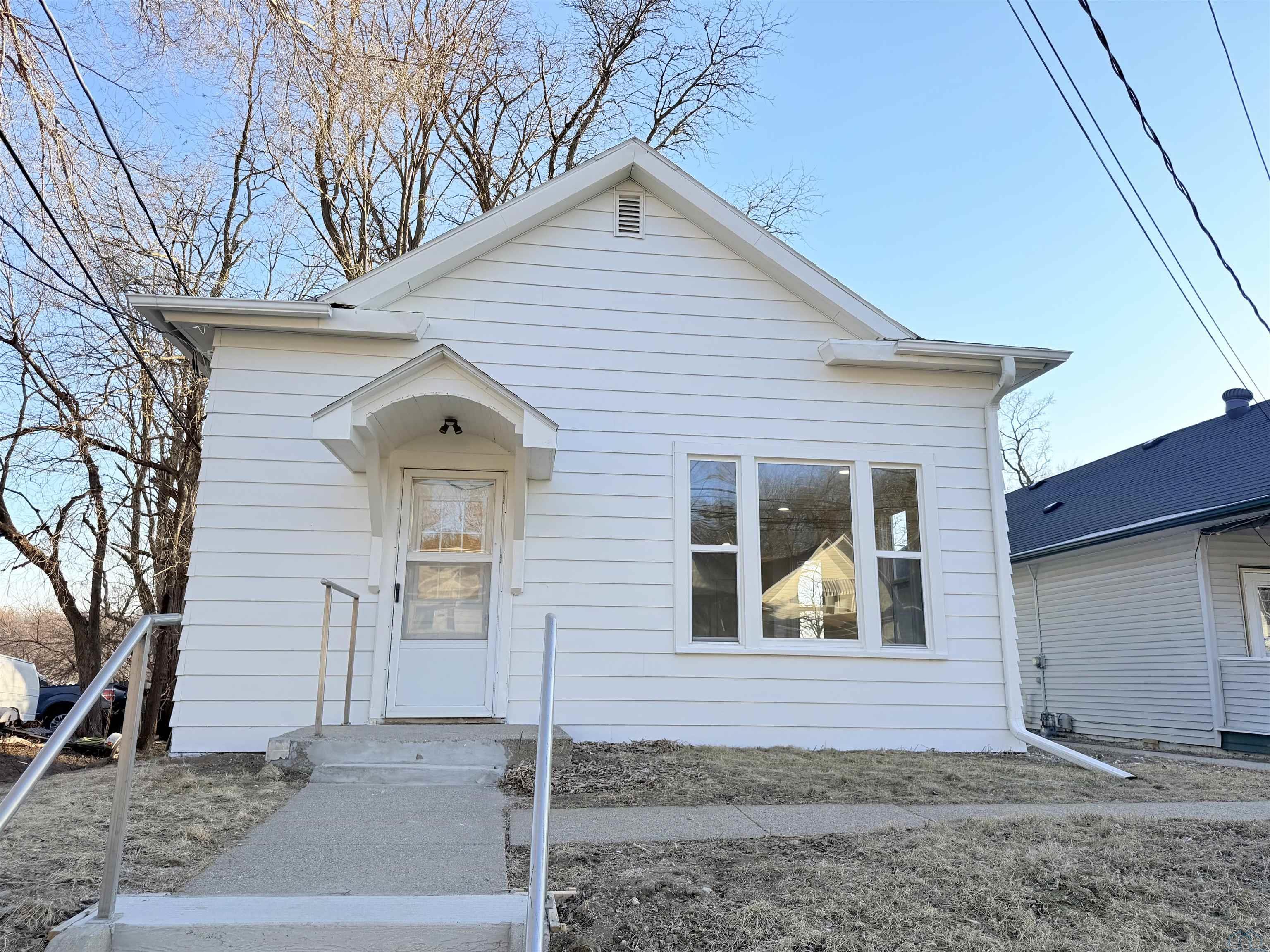 2822 2nd St., Sioux City, IA 51105 