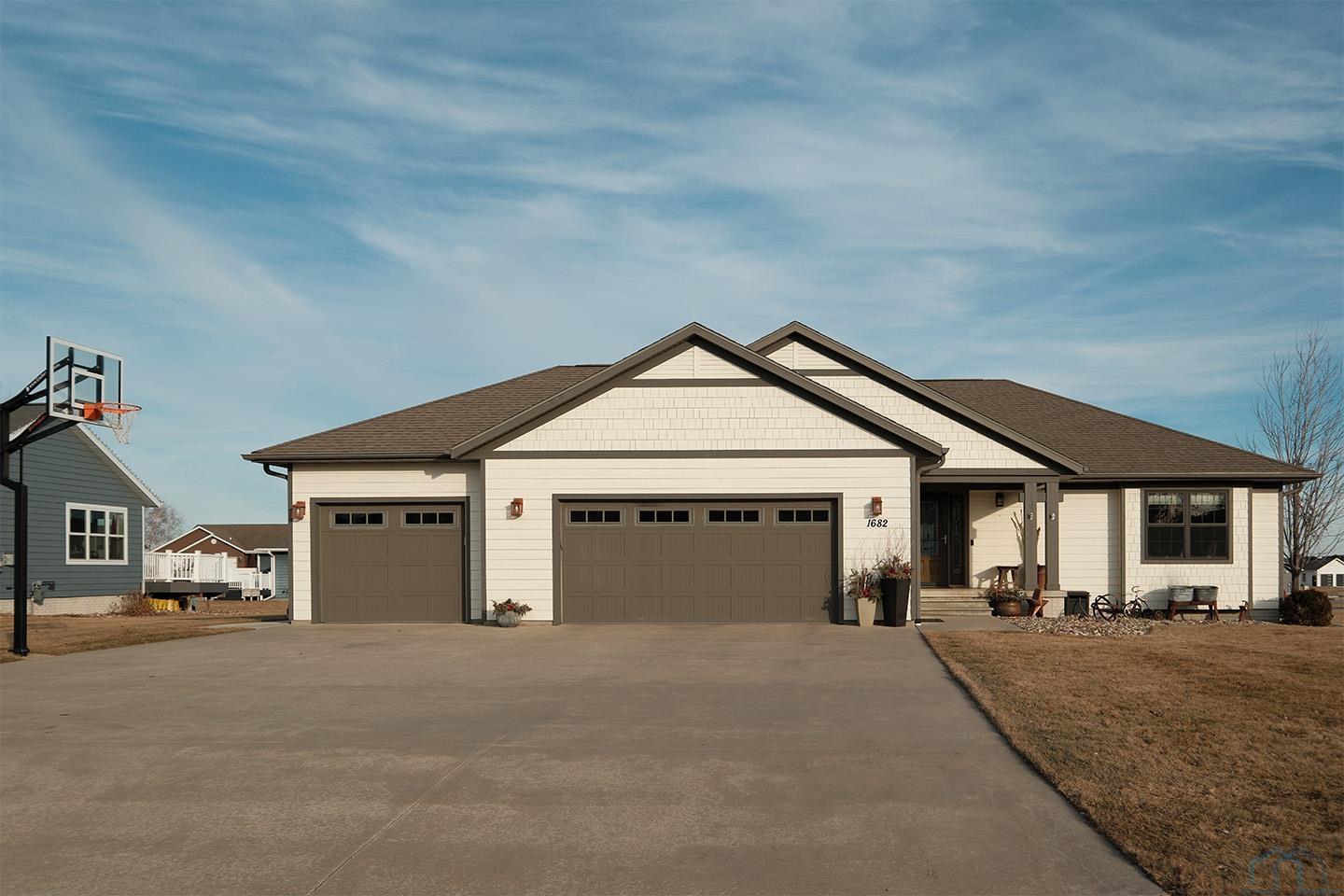 1682 5th Ave SE						  						 , Sioux Center						 , IA						  51250						  