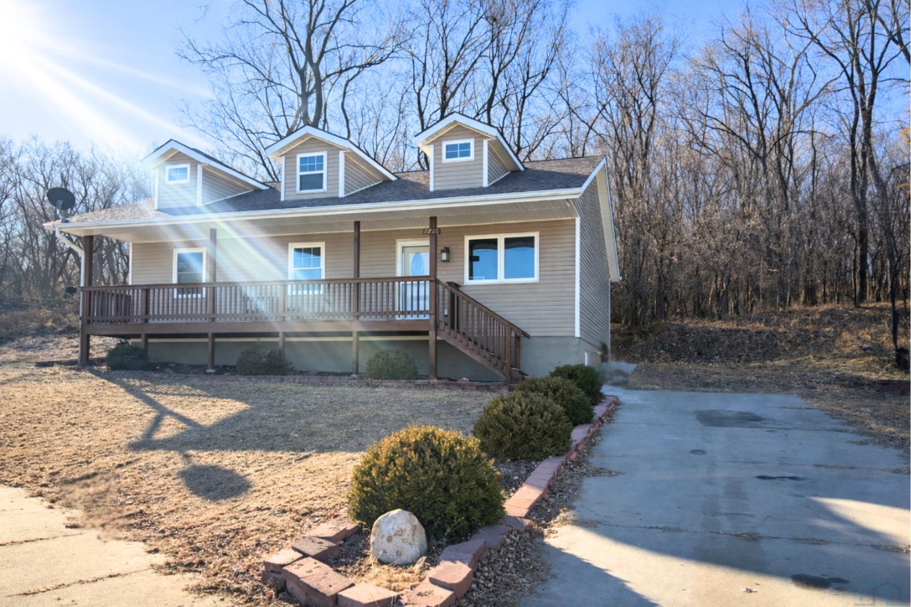 1735 HARKIN PL, Sioux City, IA 51103 