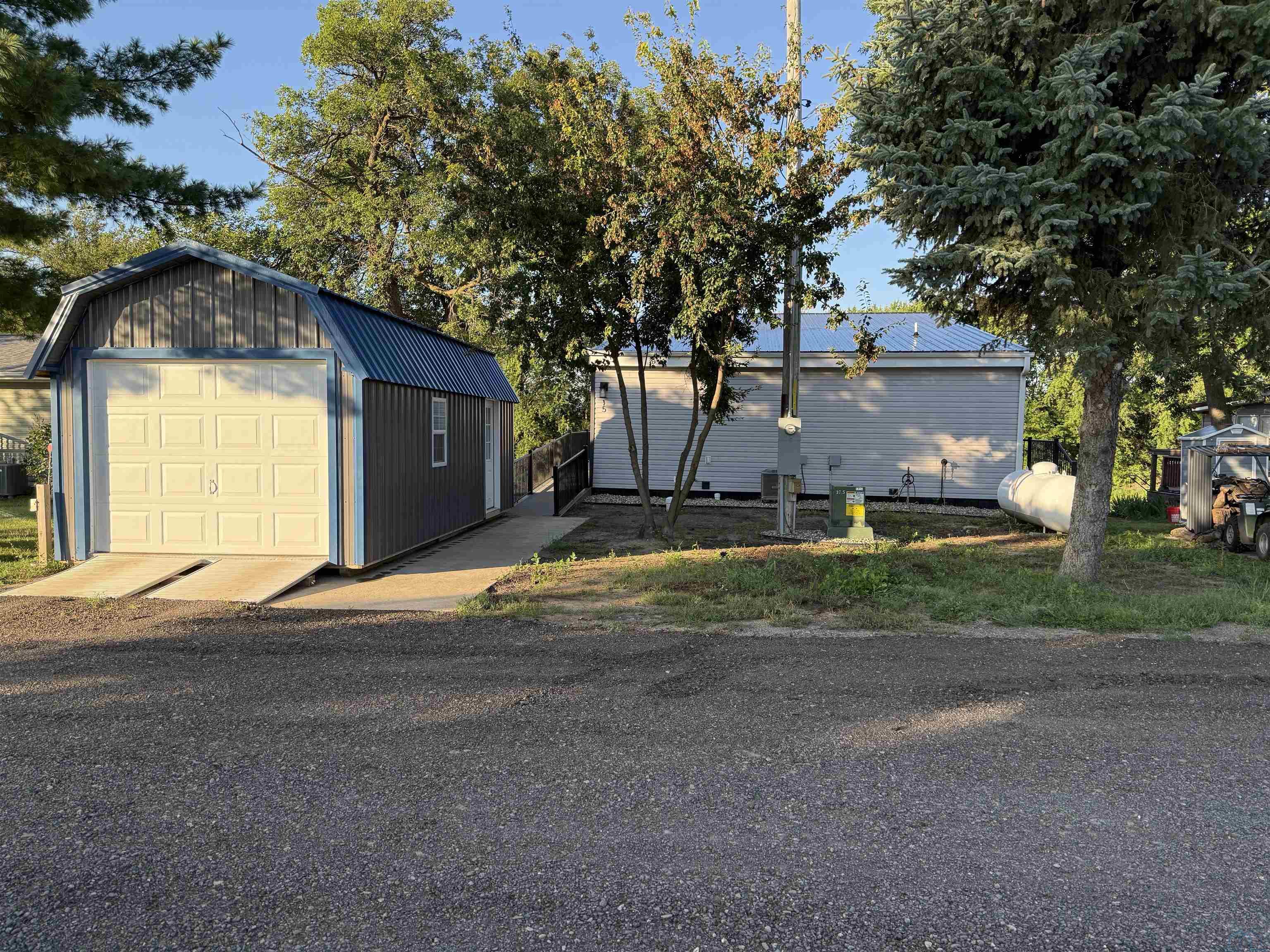 46653 Walkers Place #15, Vermillion, SD 57010 