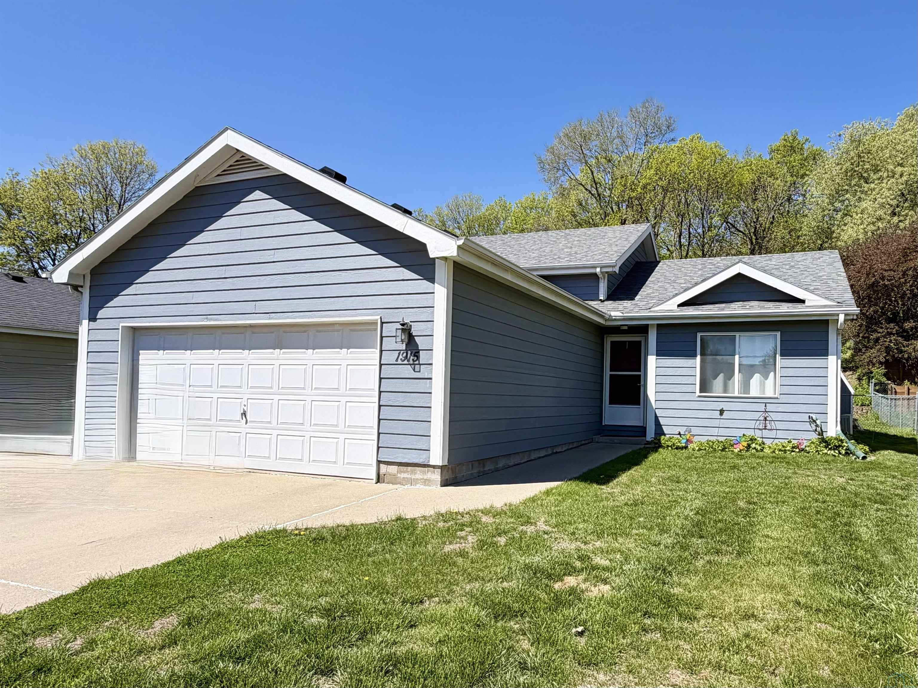 1915 Casselman St., Sioux City, IA 51103 