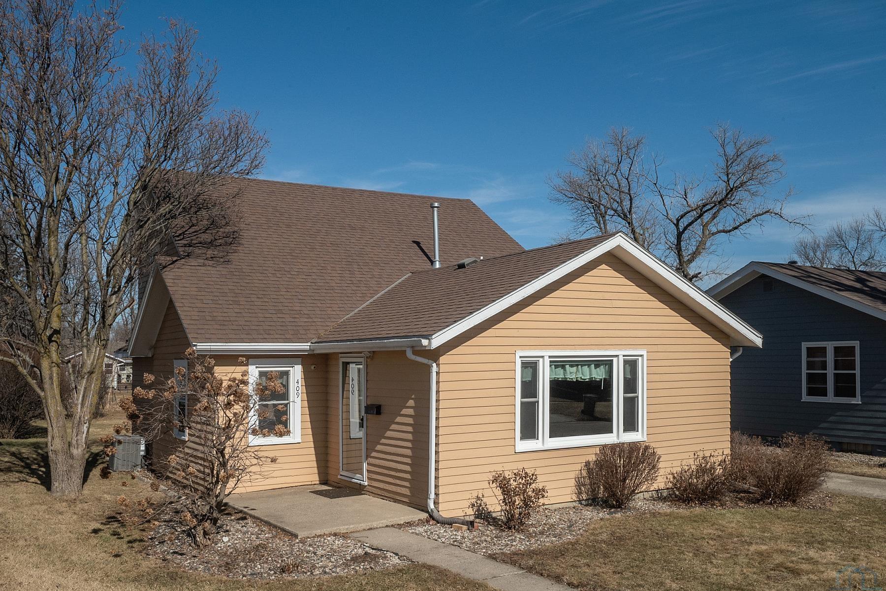 409 2ND ST SE						  						 , Orange City						 , IA						  51041						  