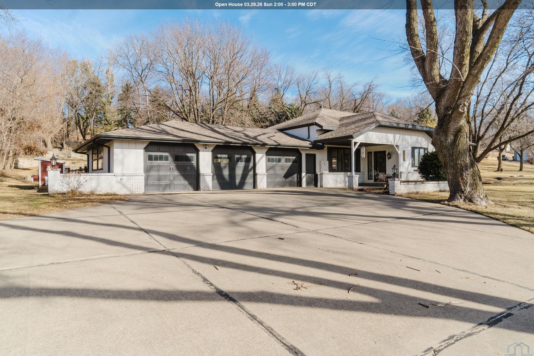 2811 MEMORIAL DR, Sioux City, IA 51103 