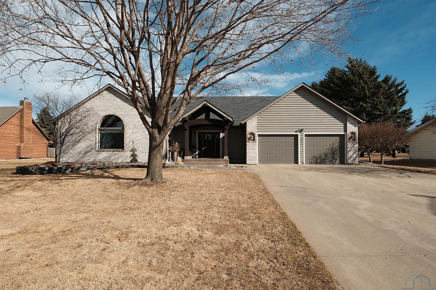 920 2nd Avenue NE						  						 , Sioux Center						 , IA						  51250						  
